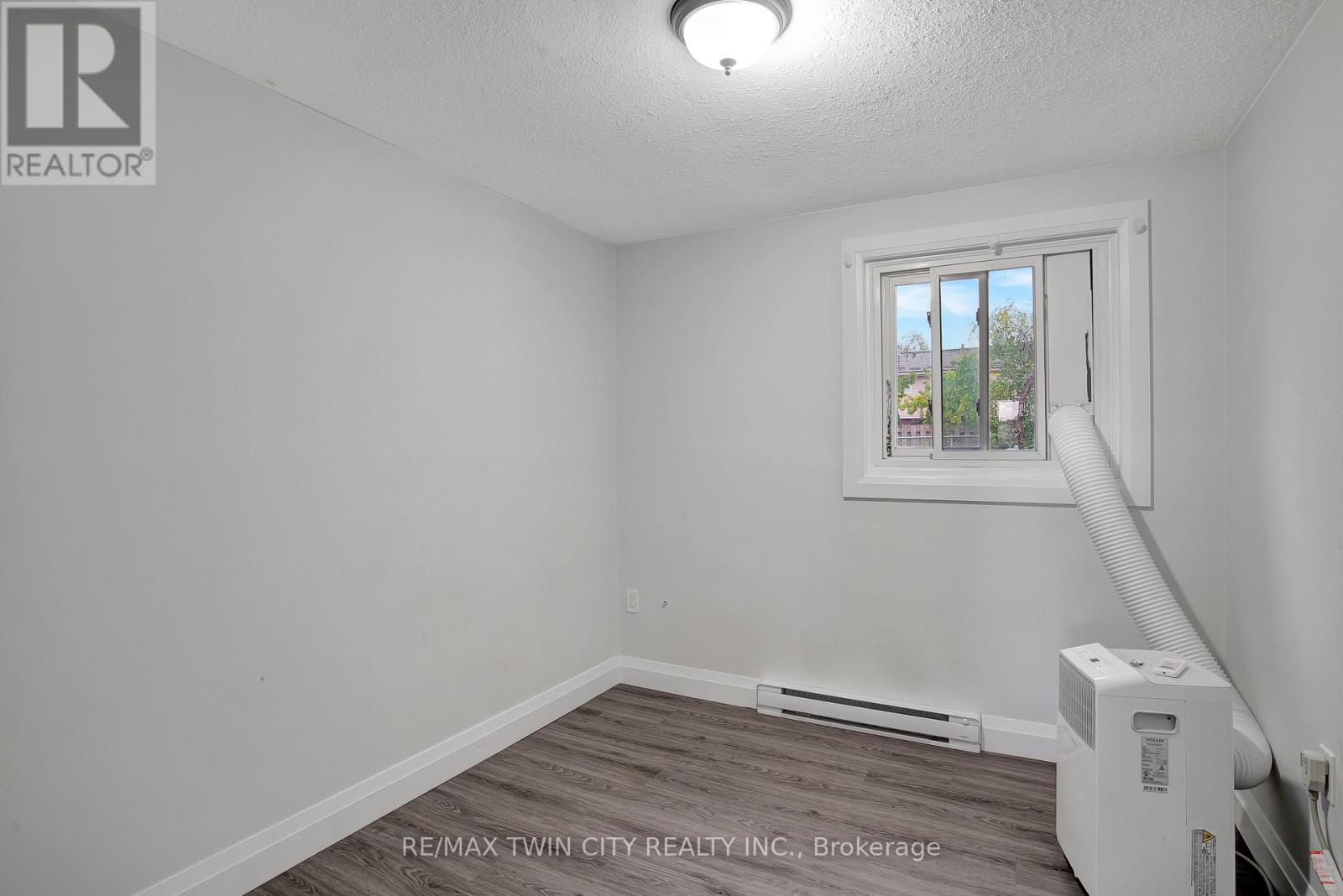 25 - 162 Jansen Avenue Property Photo 14