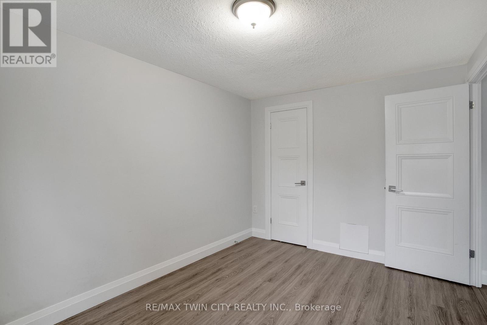 25 - 162 Jansen Avenue Property Photo 16