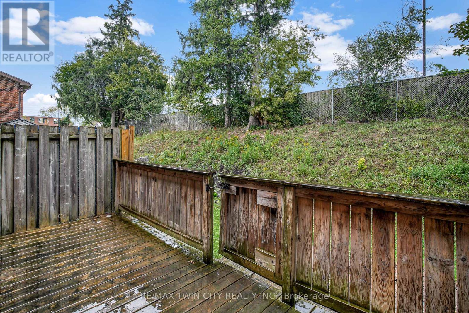 25 - 162 Jansen Avenue Property Photo 23