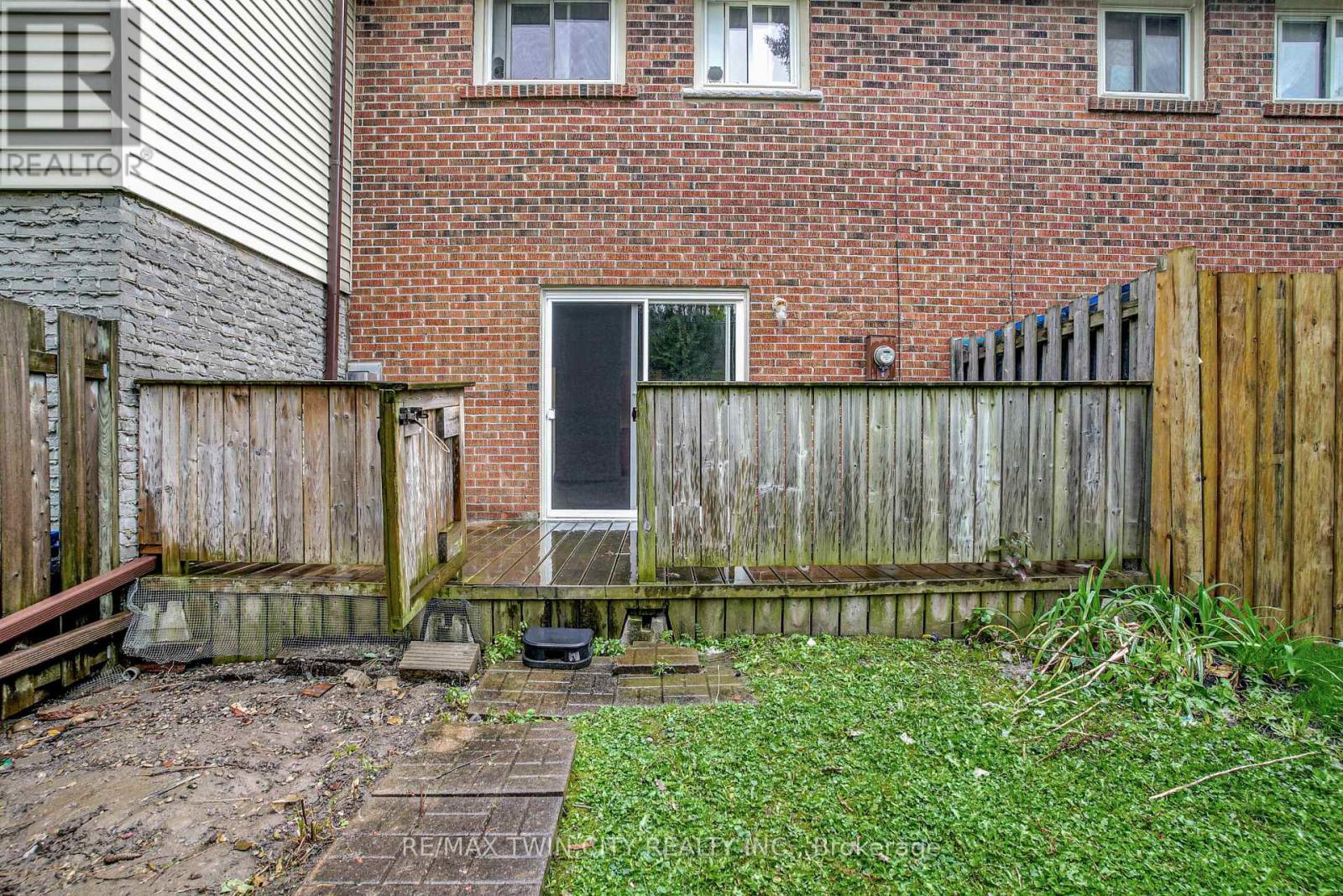 25 - 162 Jansen Avenue Property Photo 24