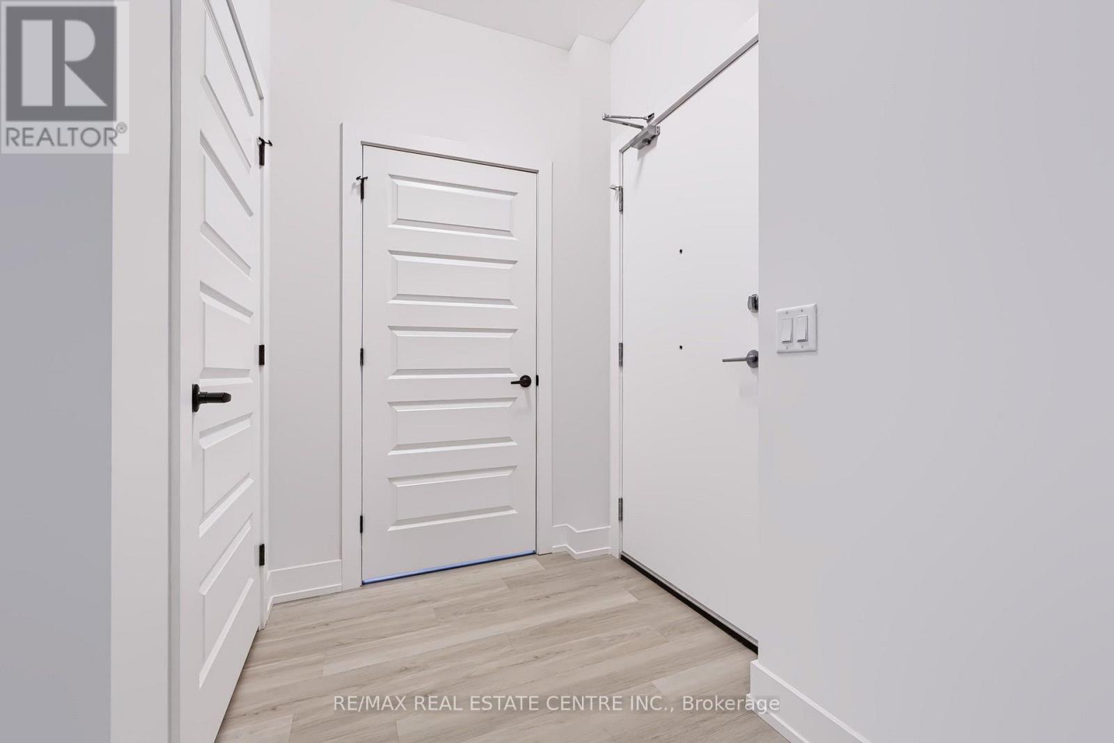 124 - 1100 Lackner Place Property Photo 4