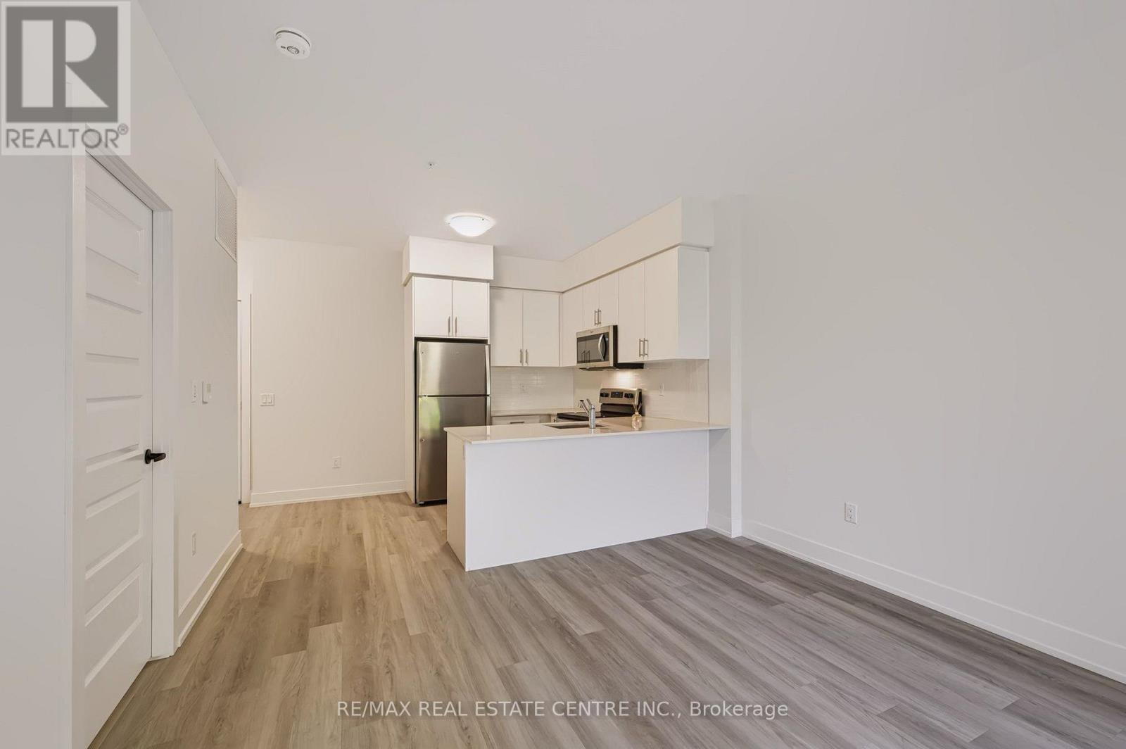 124 - 1100 Lackner Place Property Photo 6