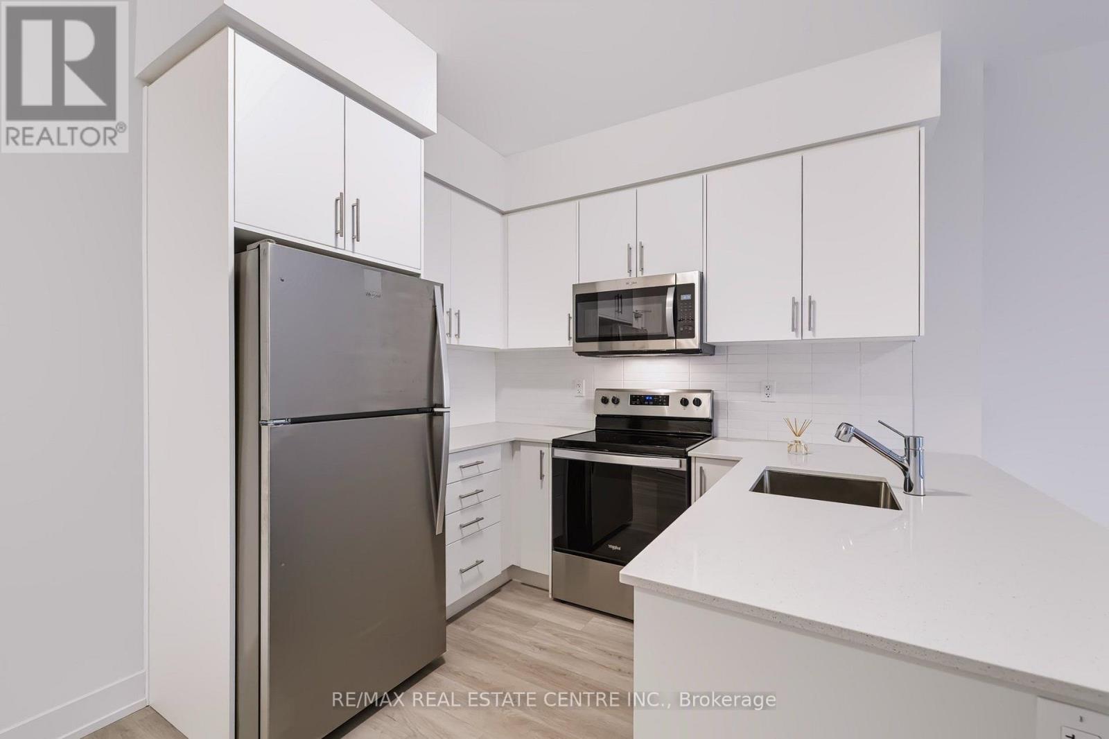 124 - 1100 Lackner Place Property Photo 7