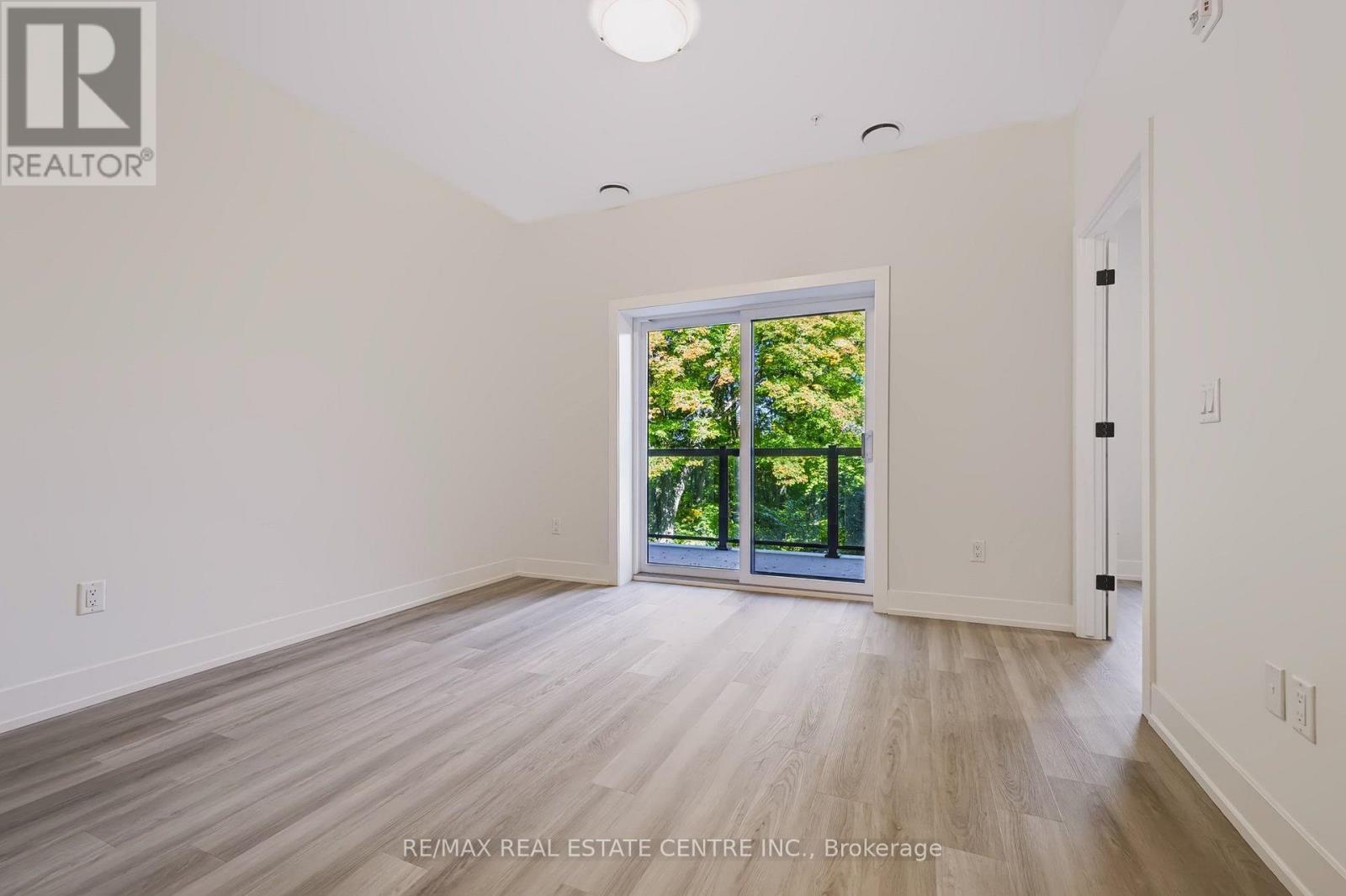 124 - 1100 Lackner Place Property Photo 11