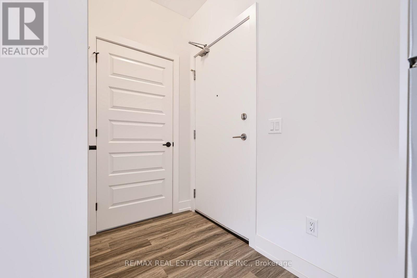 517 - 1100 Lackner Place Property Photo 4