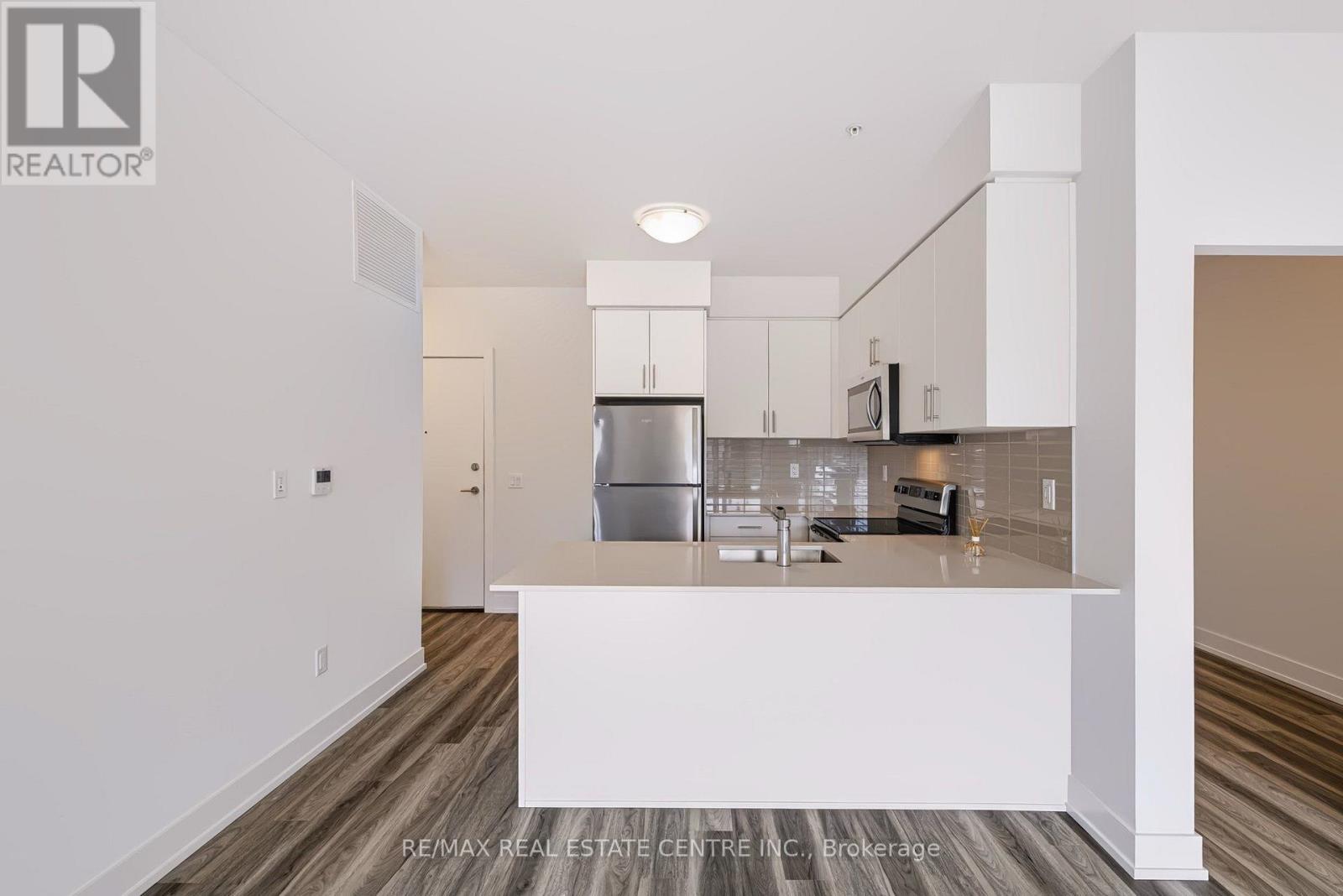 517 - 1100 Lackner Place Property Photo 7