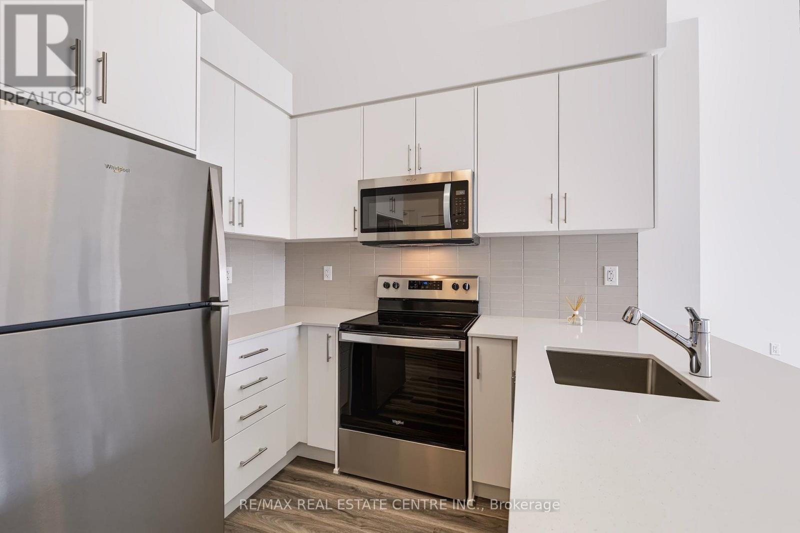 517 - 1100 Lackner Place Property Photo 8