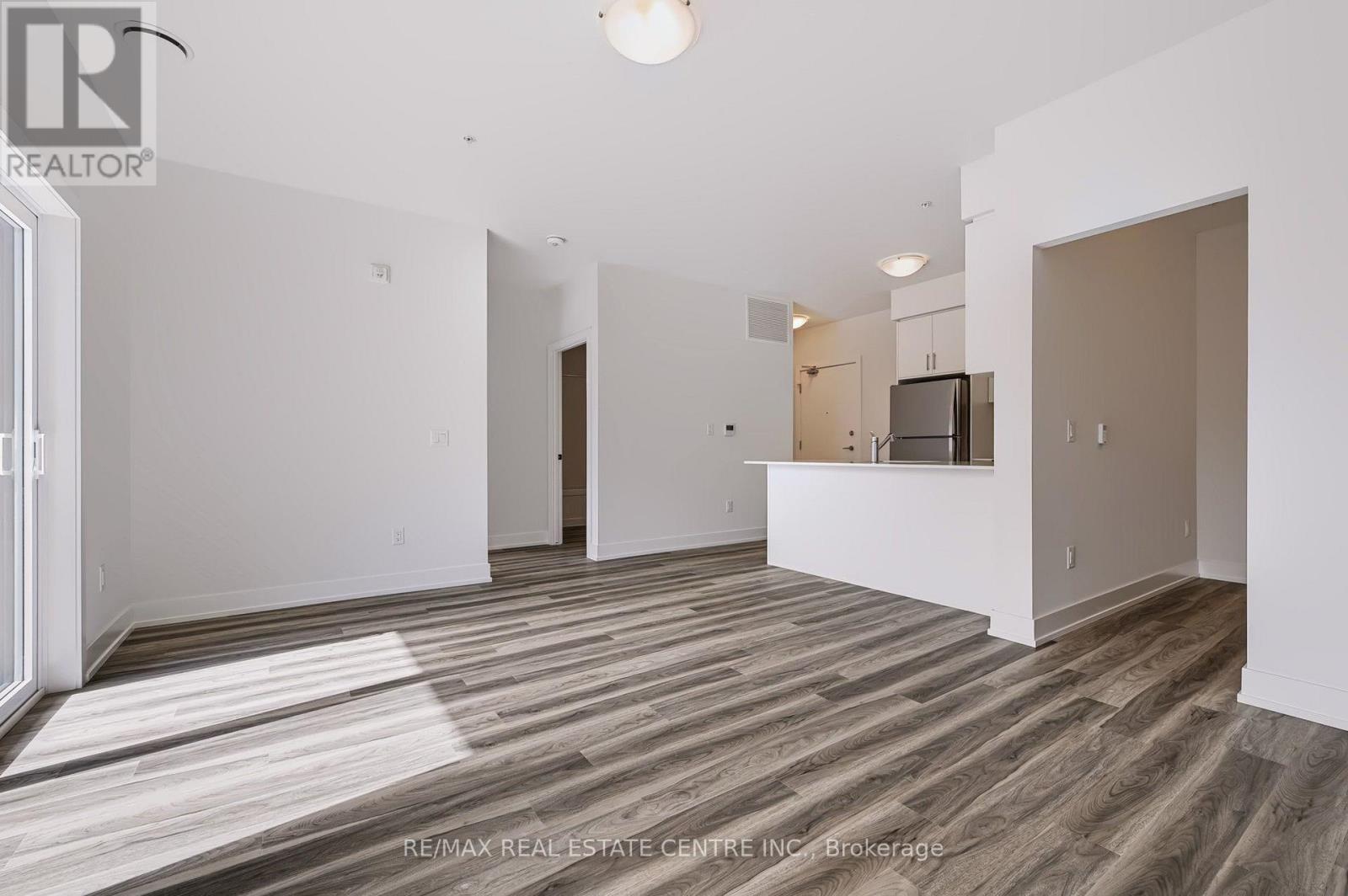 517 - 1100 Lackner Place Property Photo 12