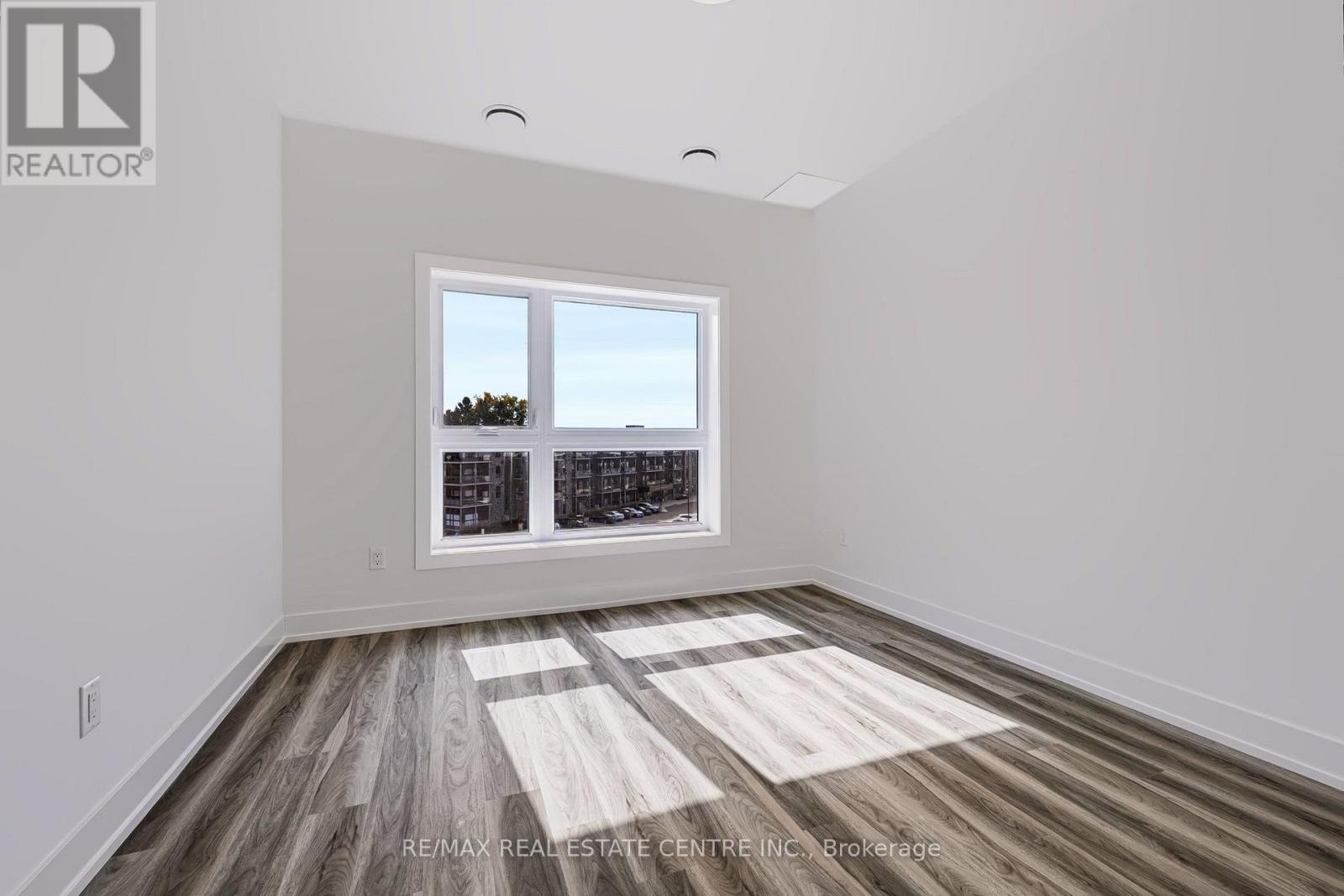 517 - 1100 Lackner Place Property Photo 14