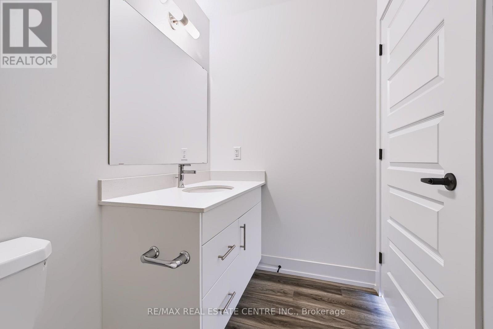 517 - 1100 Lackner Place Property Photo 17