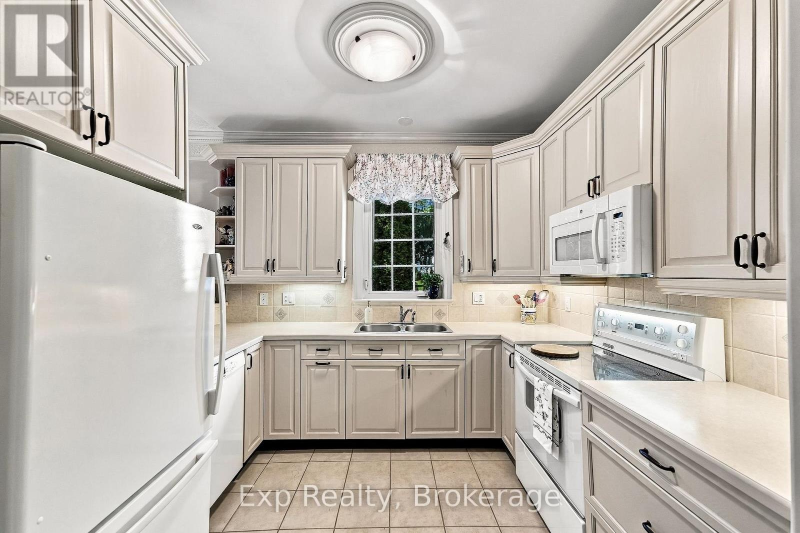 101 - 120 University Avenue E Property Photo 20