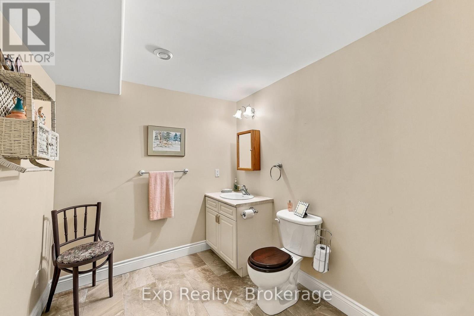 101 - 120 University Avenue E Property Photo 36