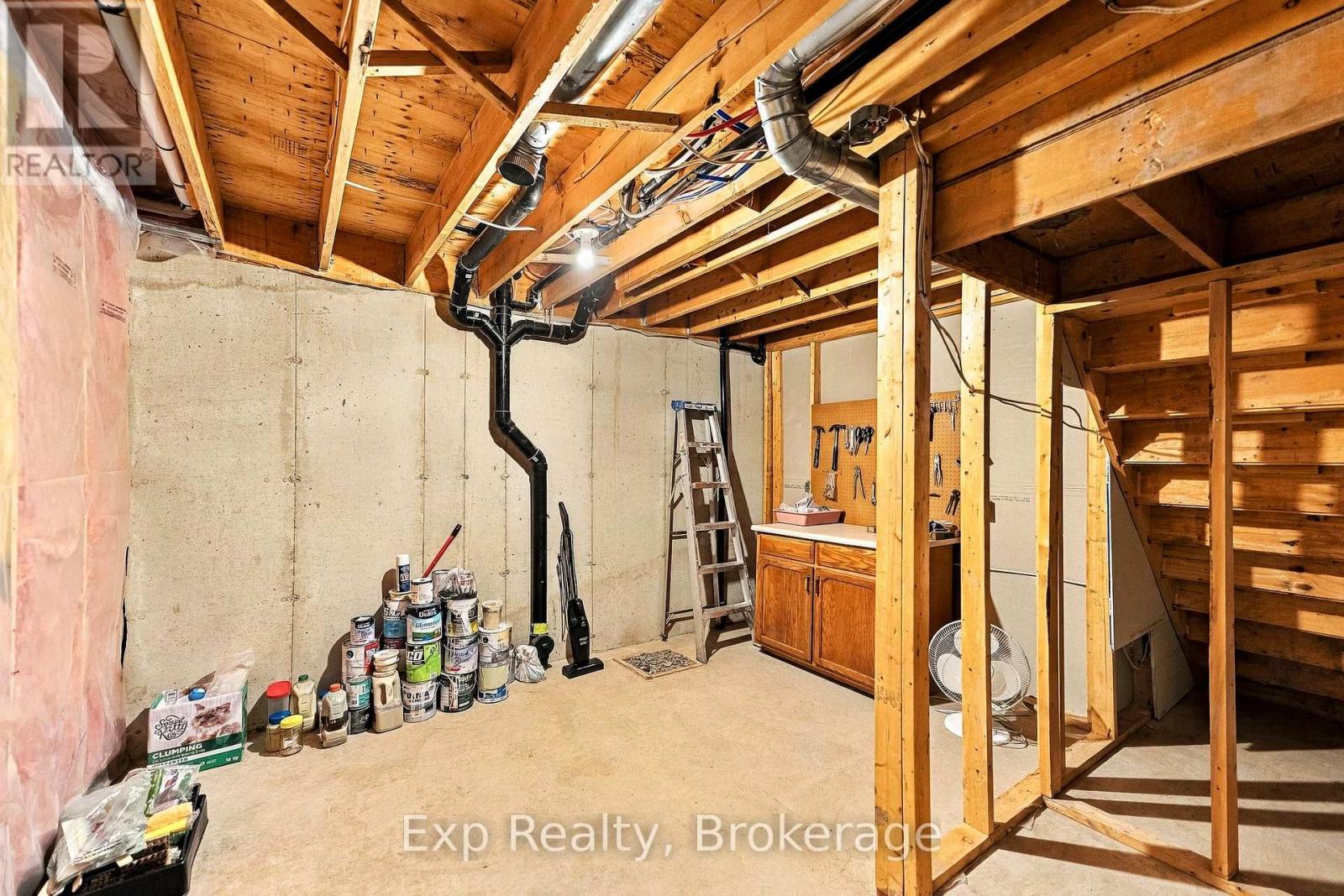 101 - 120 University Avenue E Property Photo 38