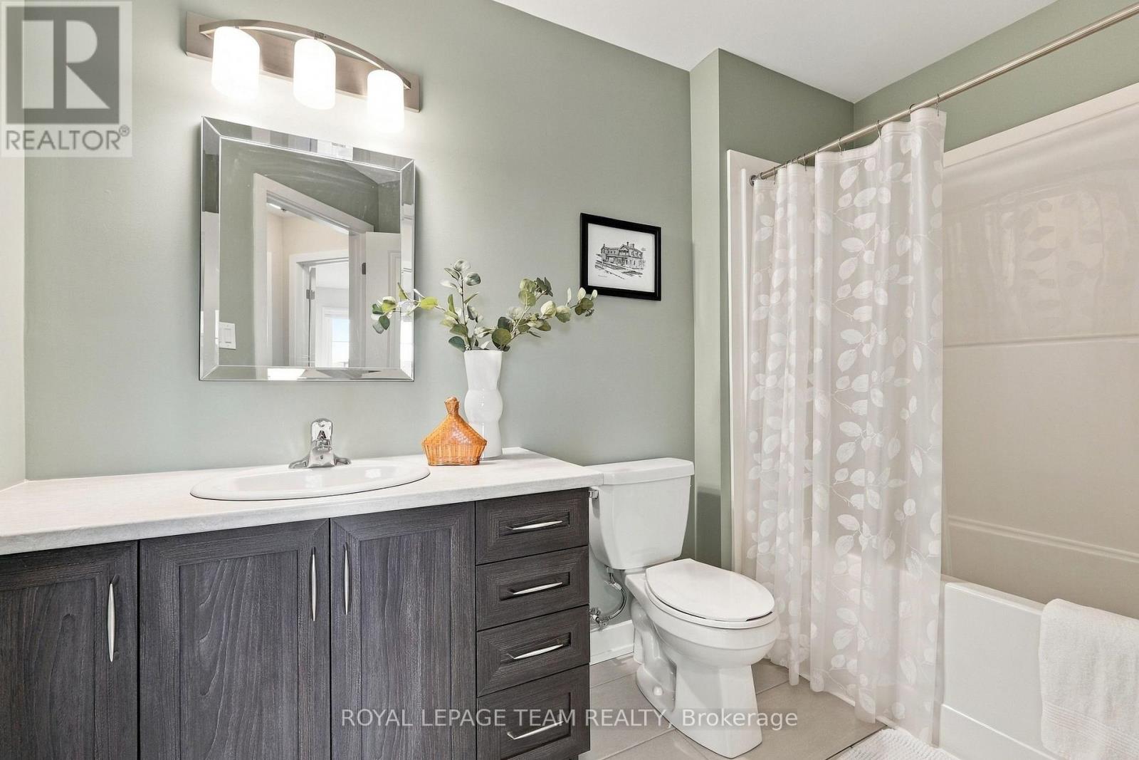 163 Ferrara Drive Property Photo 29