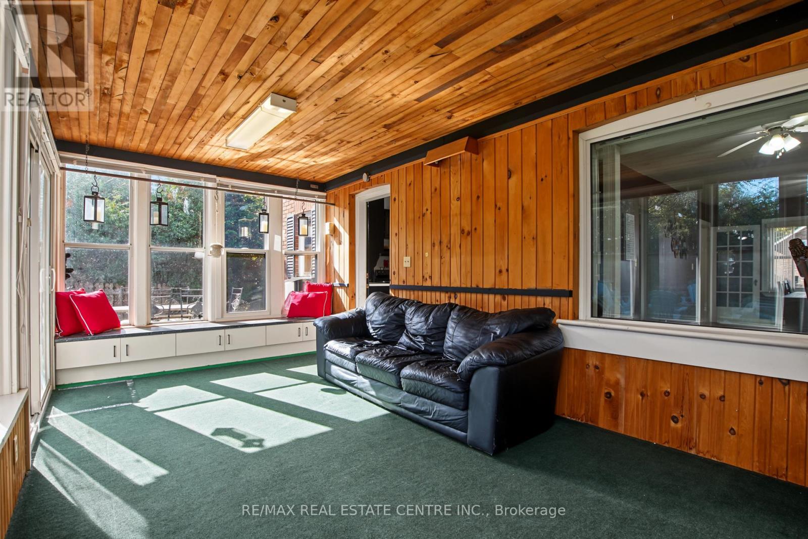 215 Elgin Street S Property Photo 18