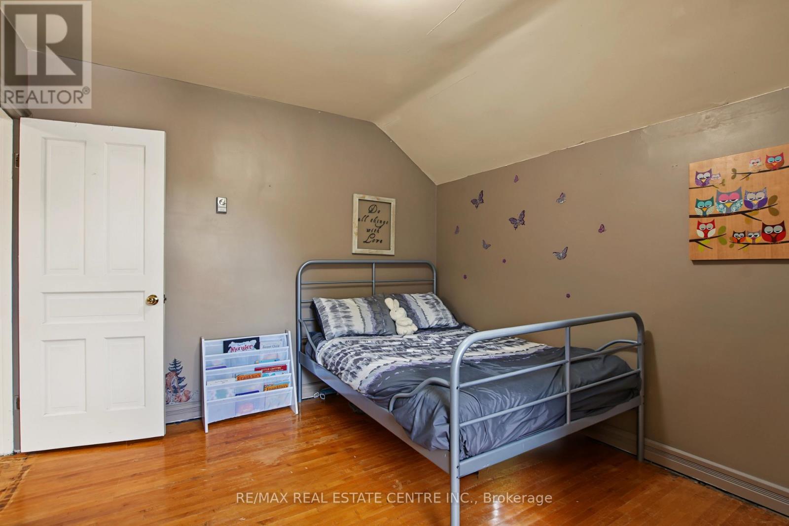 215 Elgin Street S Property Photo 25