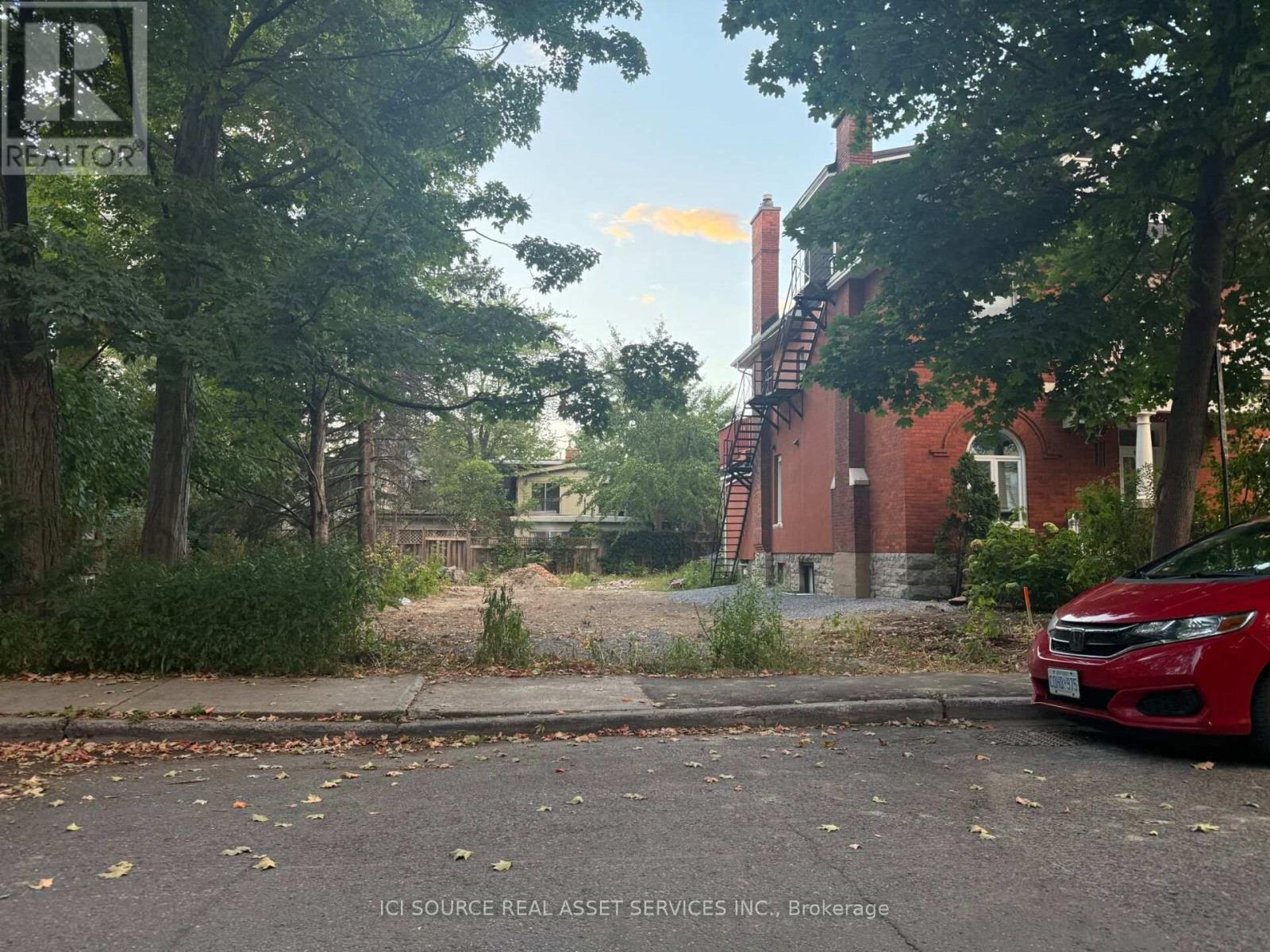 323 Daly Avenue Property Photo 2