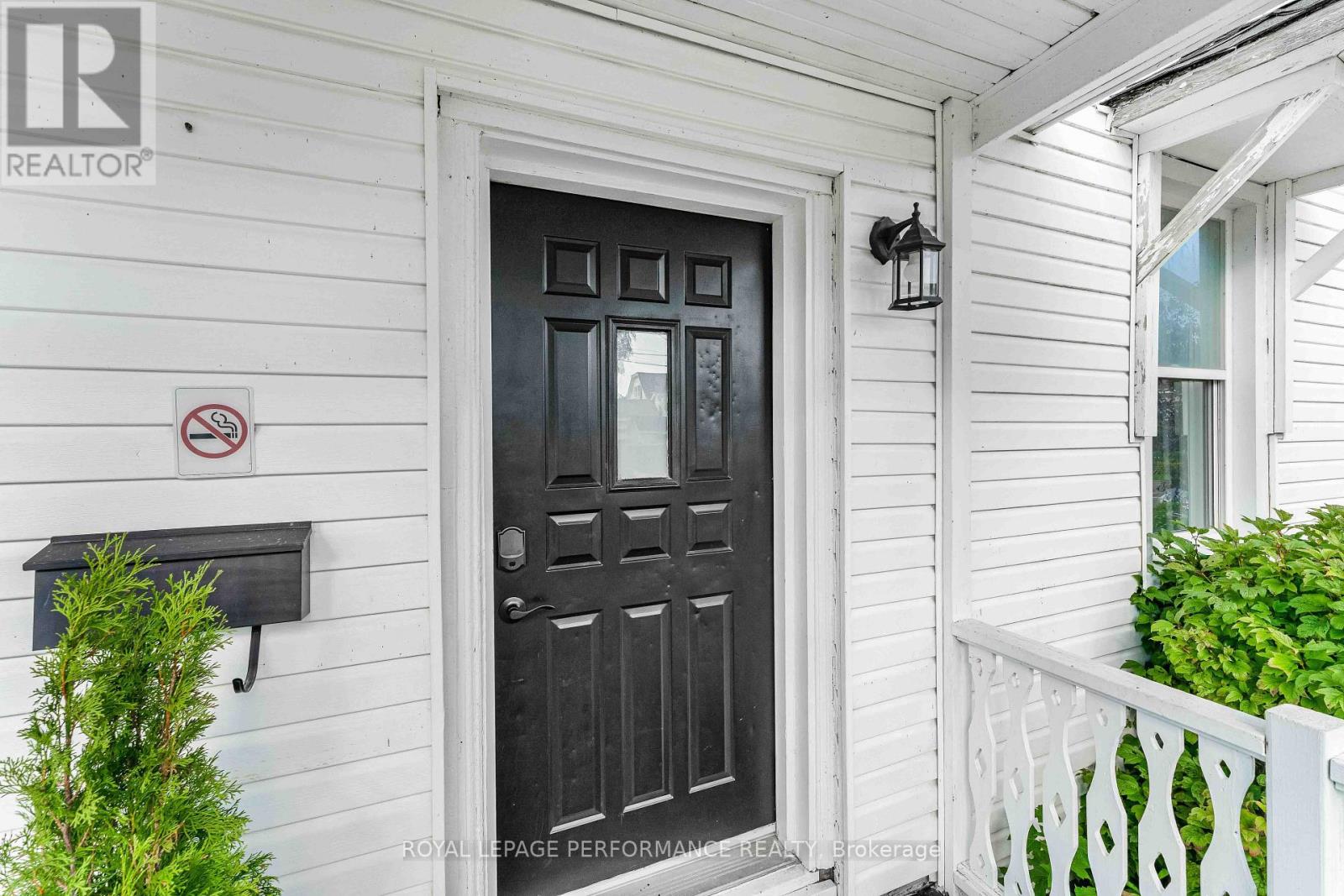 3-5 Mary Street N Property Photo 2
