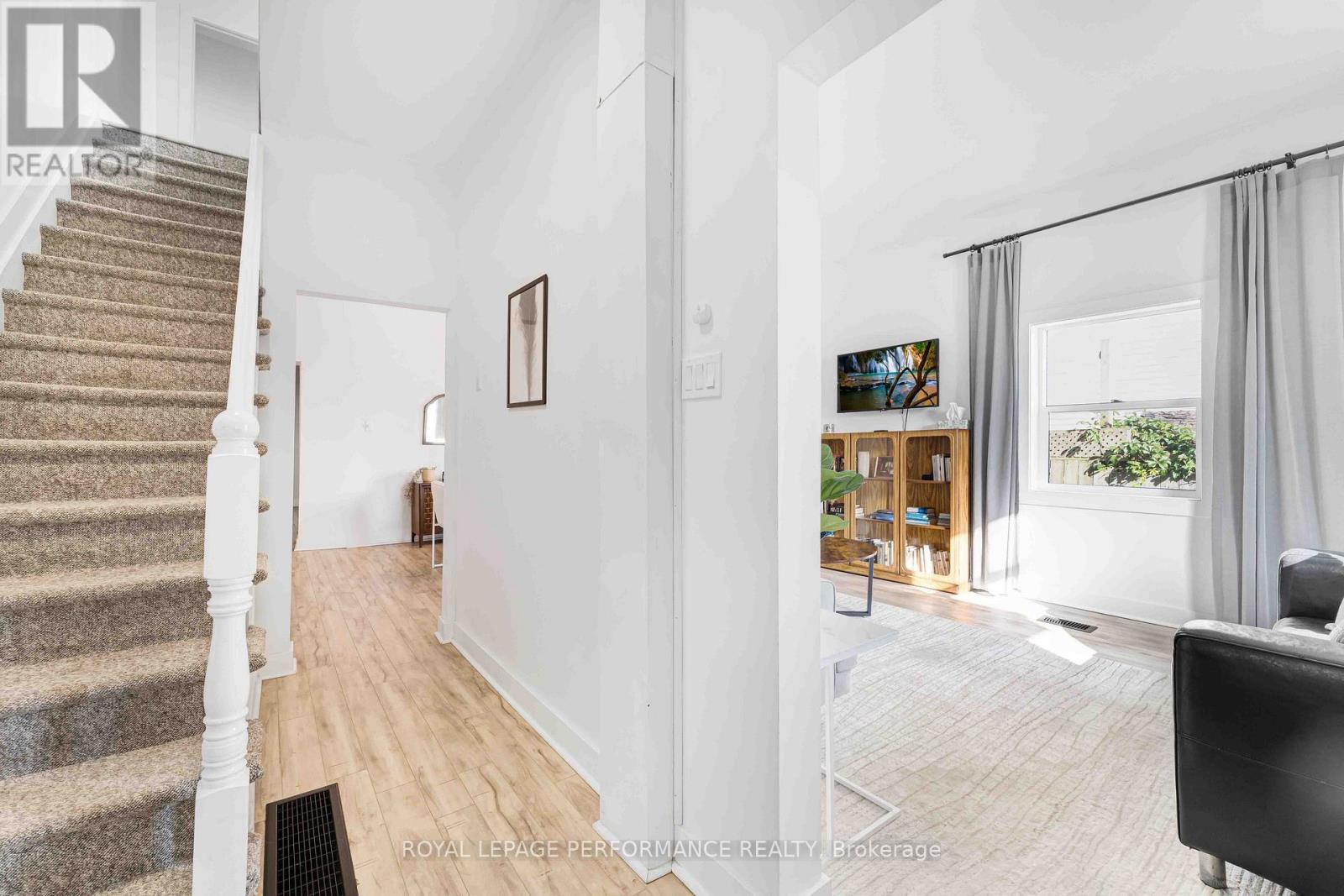 3-5 Mary Street N Property Photo 6