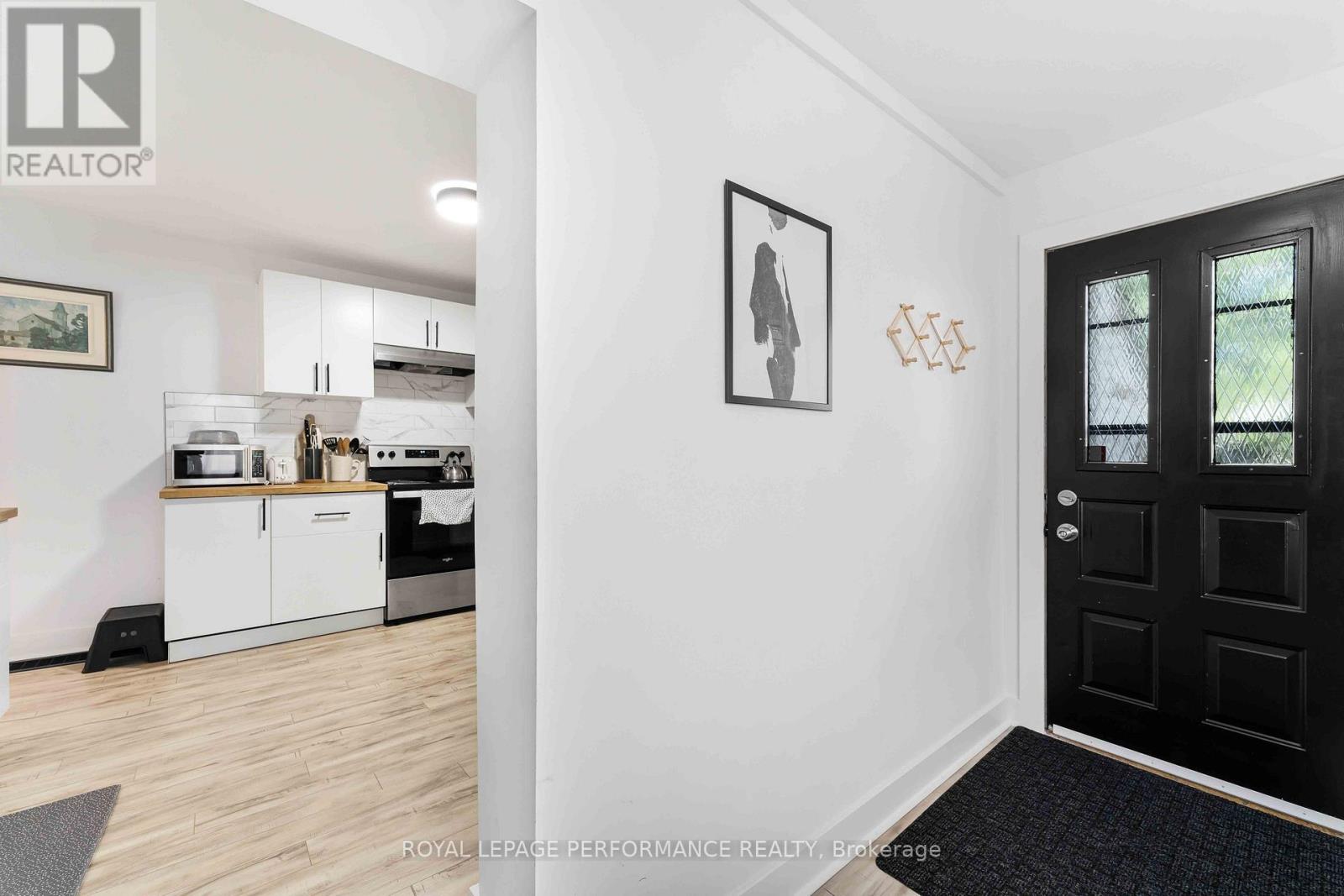 3-5 Mary Street N Property Photo 20