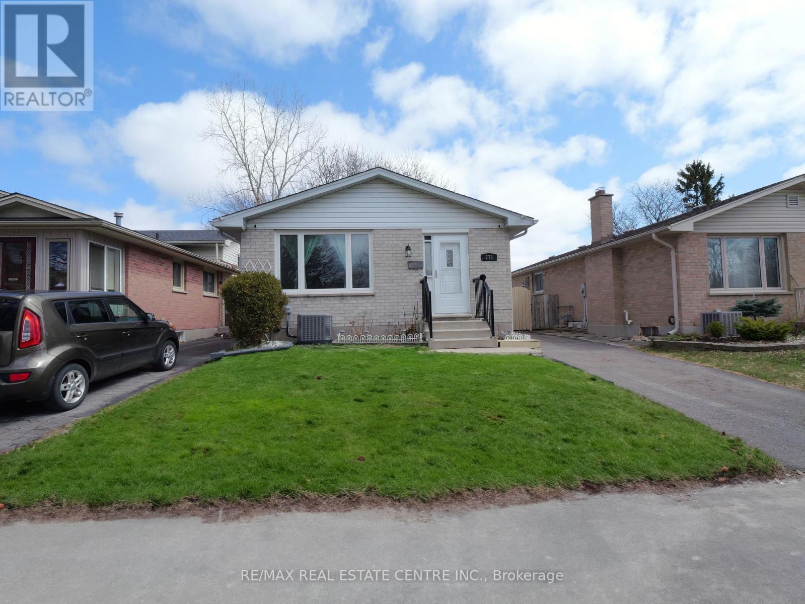 771 Monsarrat Avenue Property Photo 1