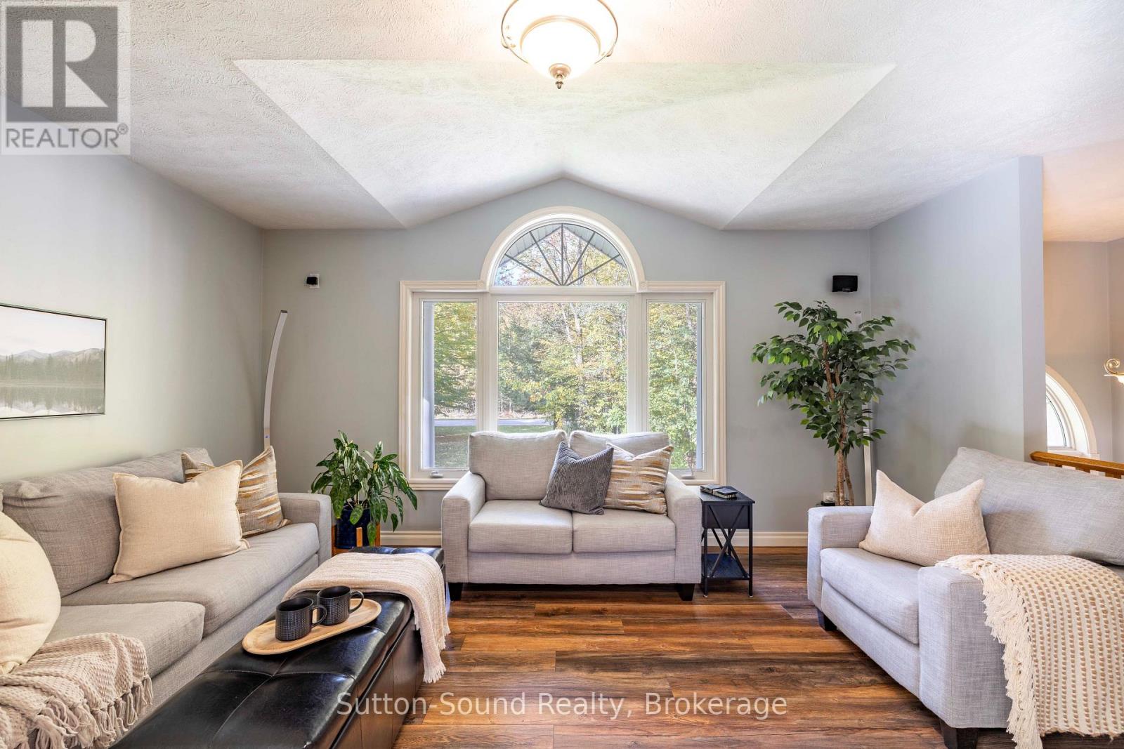 143712 15 Side Road Property Photo 6