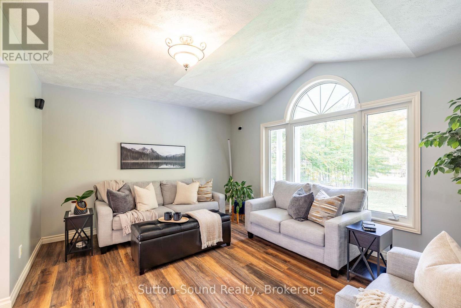 143712 15 Side Road Property Photo 7