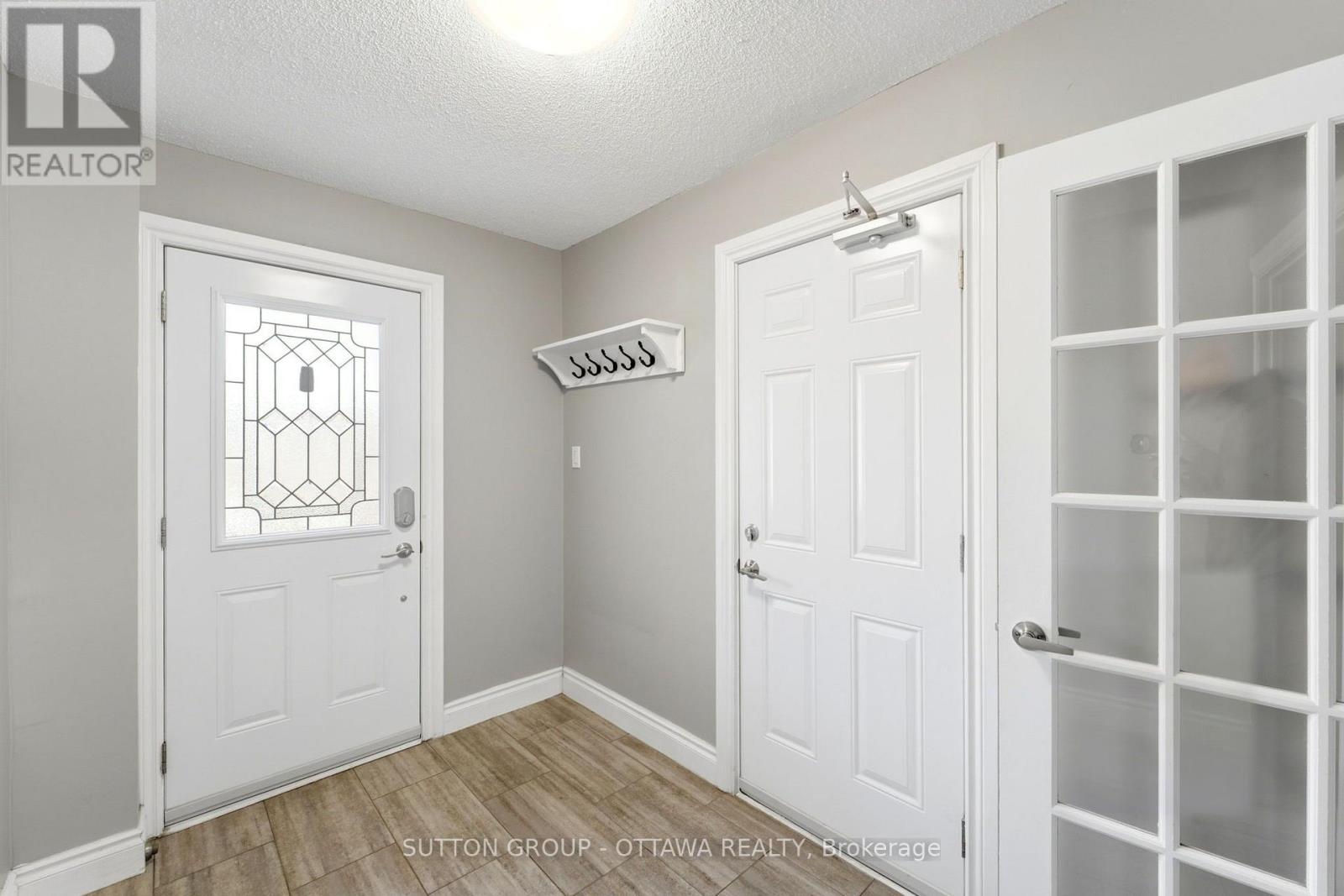 71 - 2415 Southvale Crescent Property Photo 4