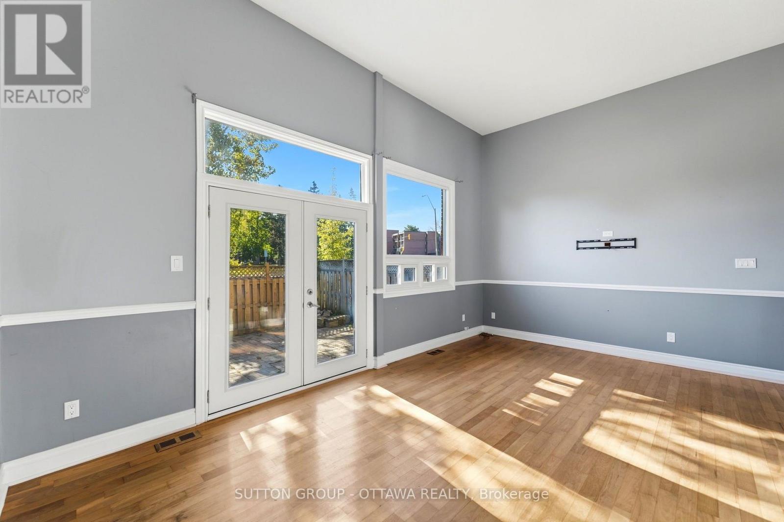71 - 2415 Southvale Crescent Property Photo 6