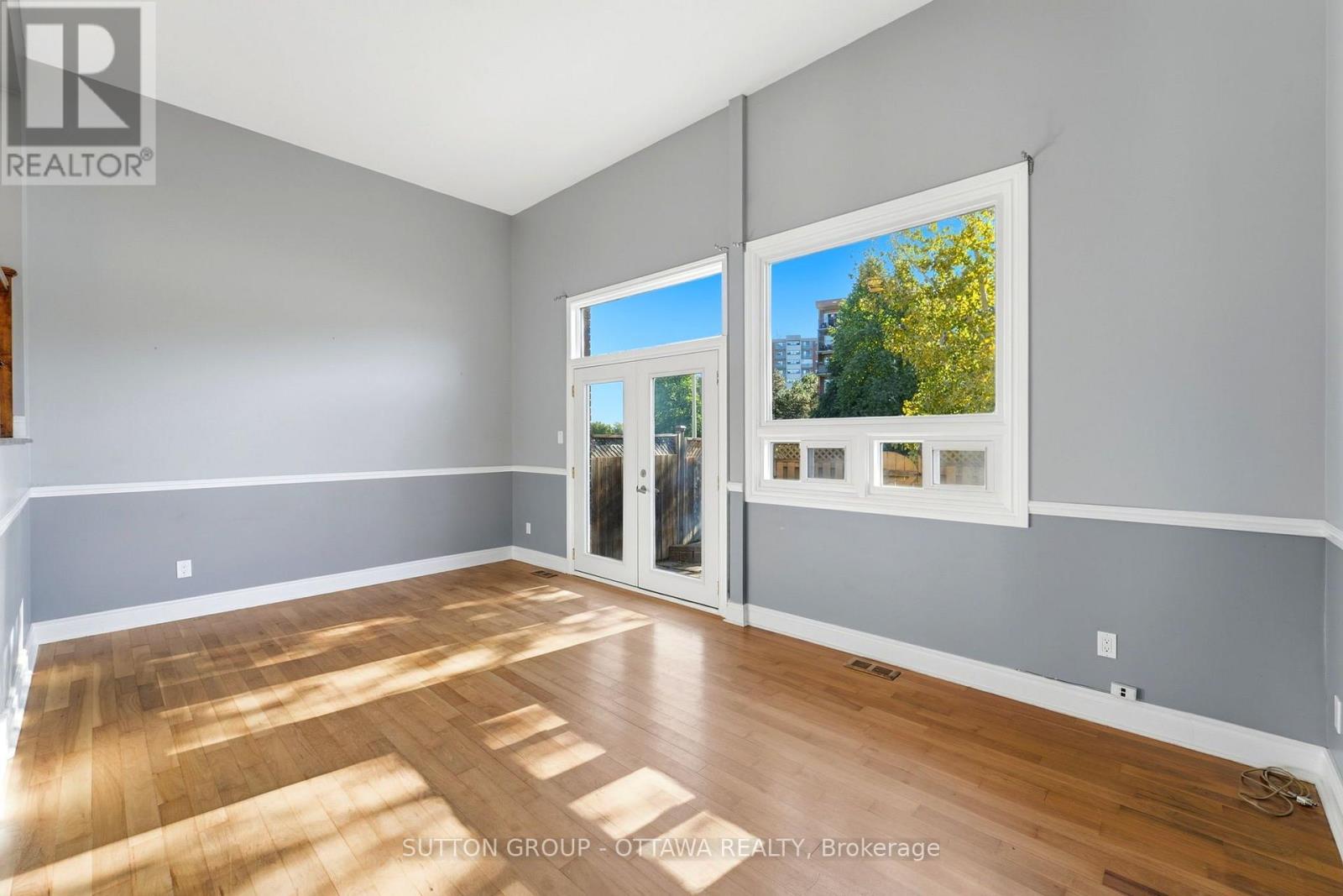 71 - 2415 Southvale Crescent Property Photo 8