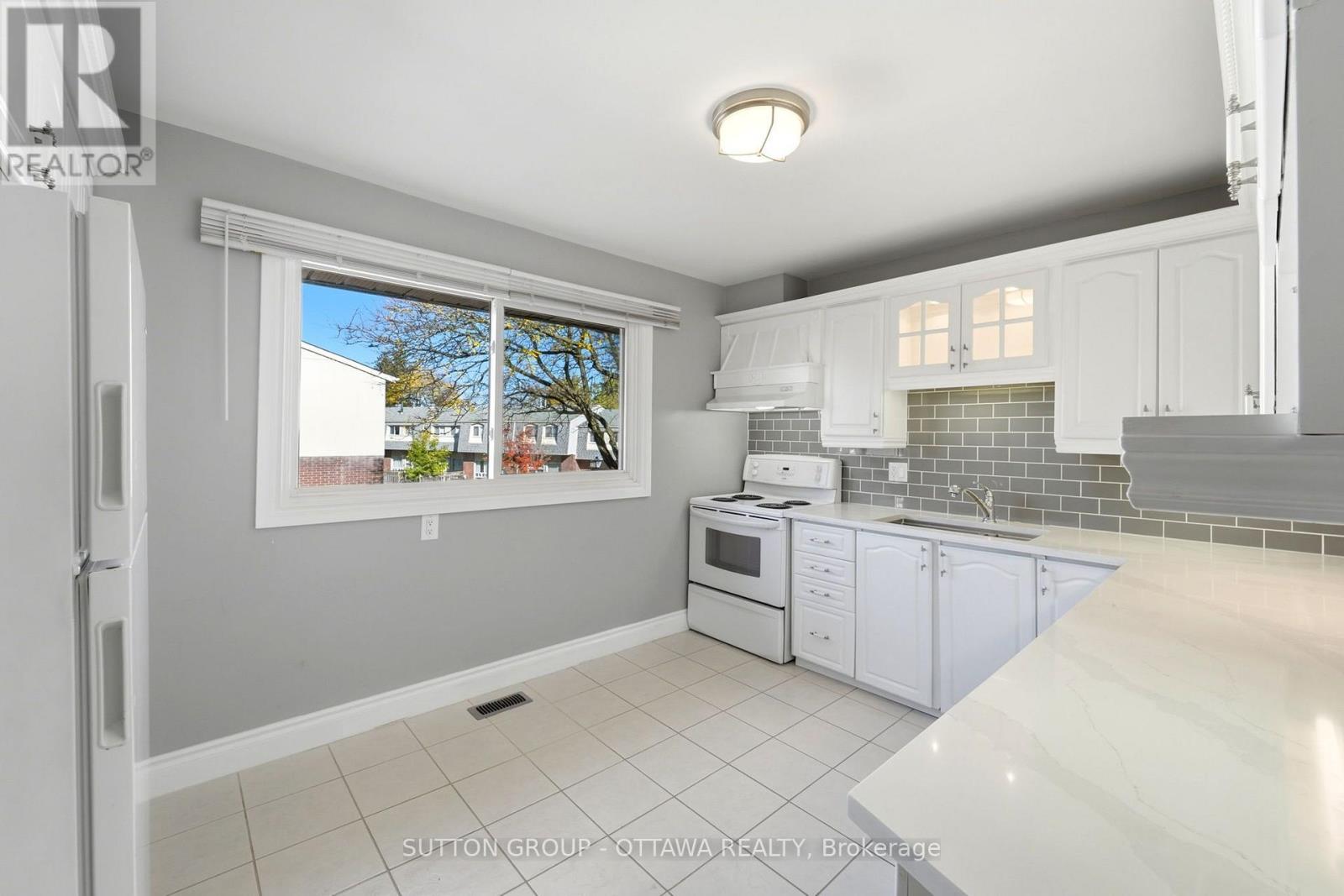 71 - 2415 Southvale Crescent Property Photo 16