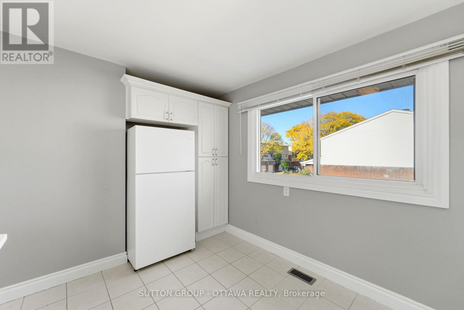 71 - 2415 Southvale Crescent Property Photo 23