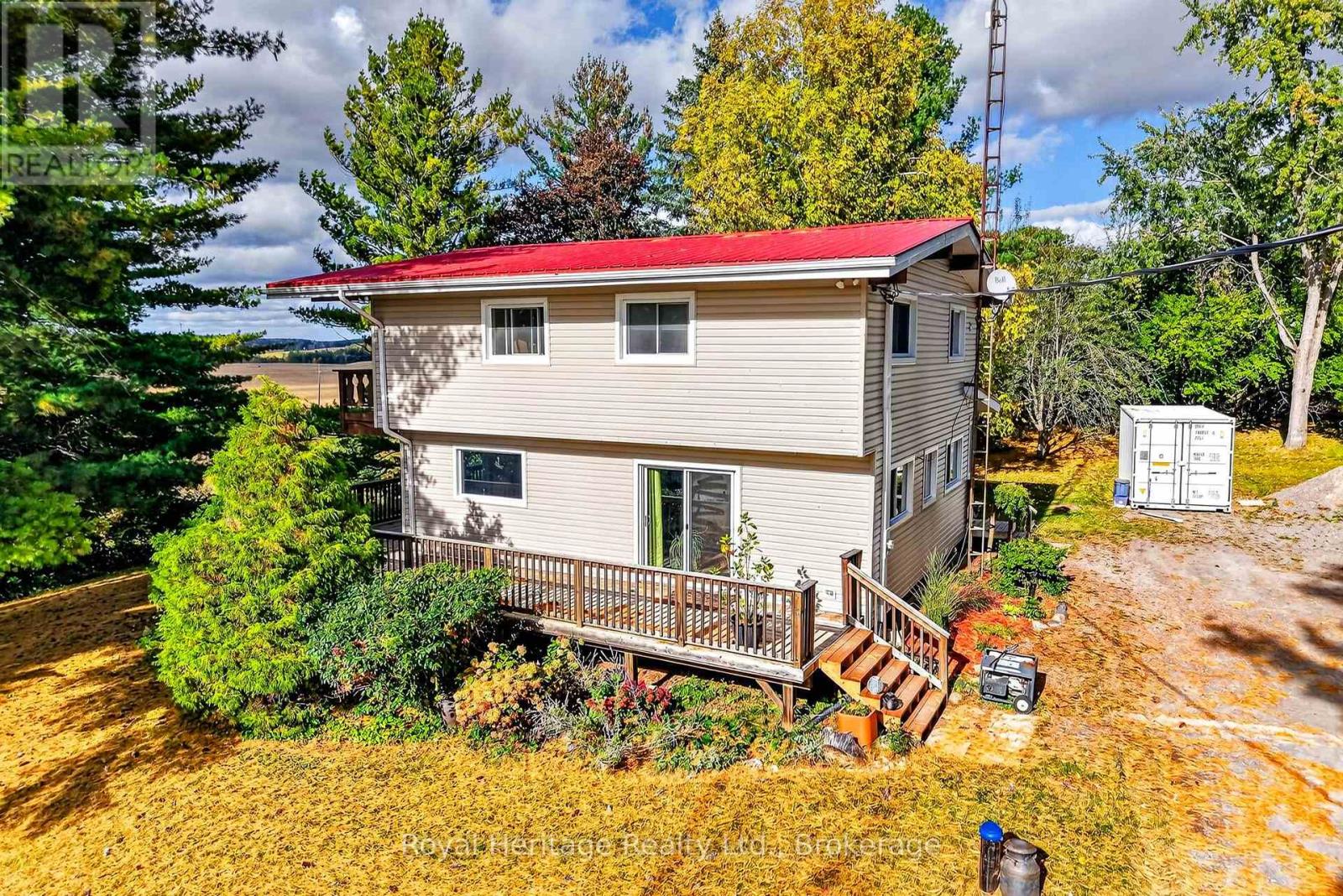 23 1st Line W Property Photo 4