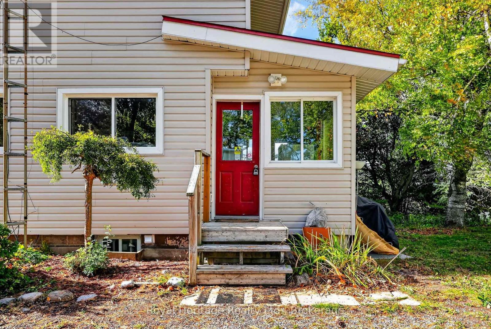 23 1st Line W Property Photo 9