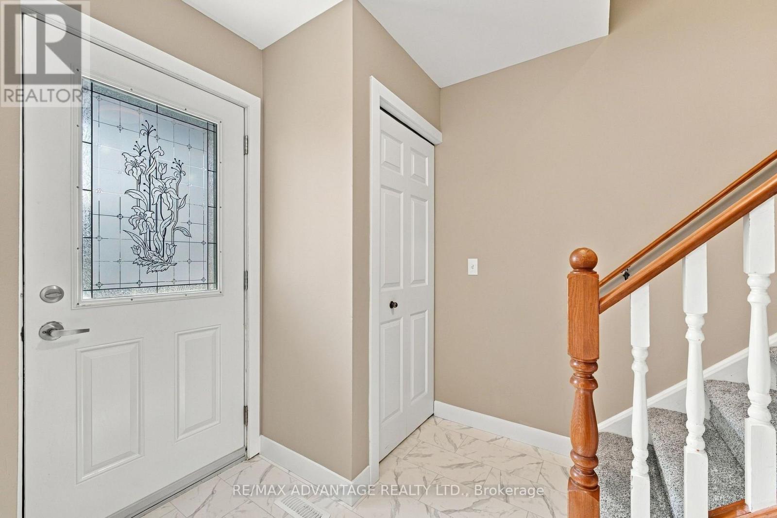 7 - 122 Sherwood Forest Square Property Photo 3