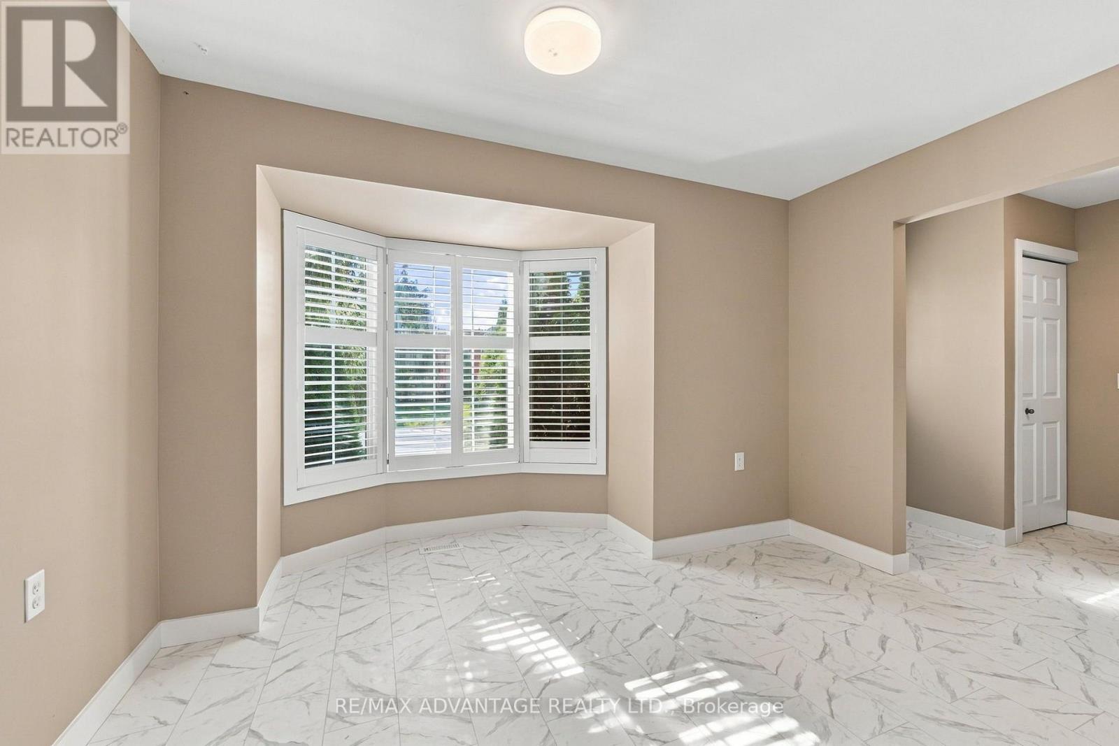 7 - 122 Sherwood Forest Square Property Photo 6