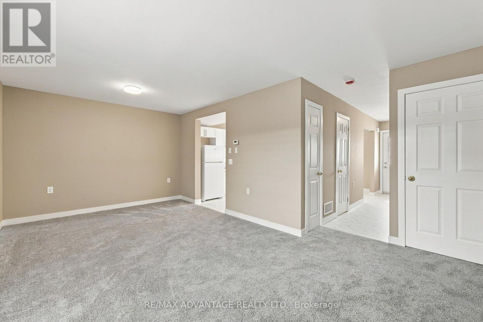 7 - 122 Sherwood Forest Square Property Photo 15