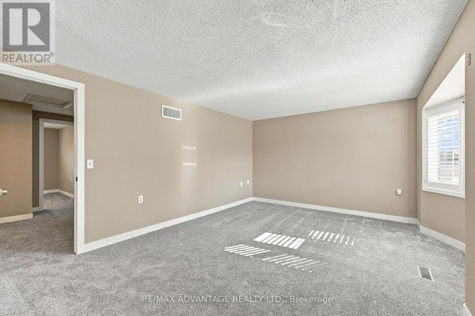 7 - 122 Sherwood Forest Square Property Photo 21