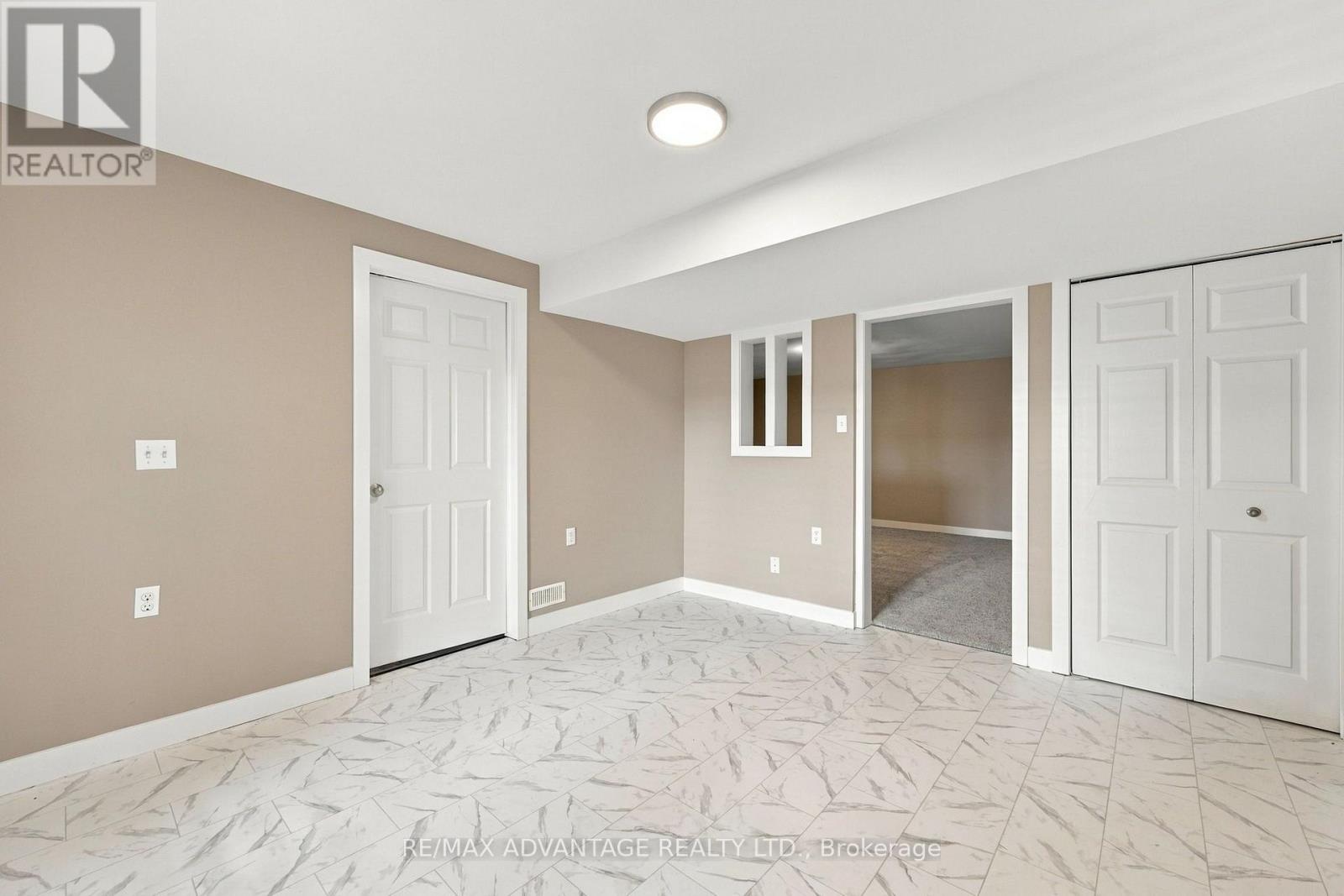 7 - 122 Sherwood Forest Square Property Photo 34