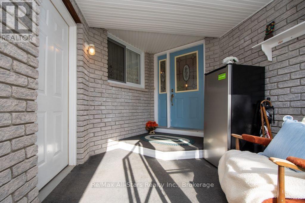 41 Cedartree Lane Property Photo 4