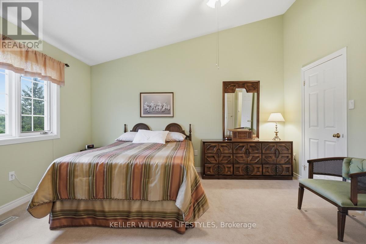 24 - 519 Riverside Drive Property Photo 28