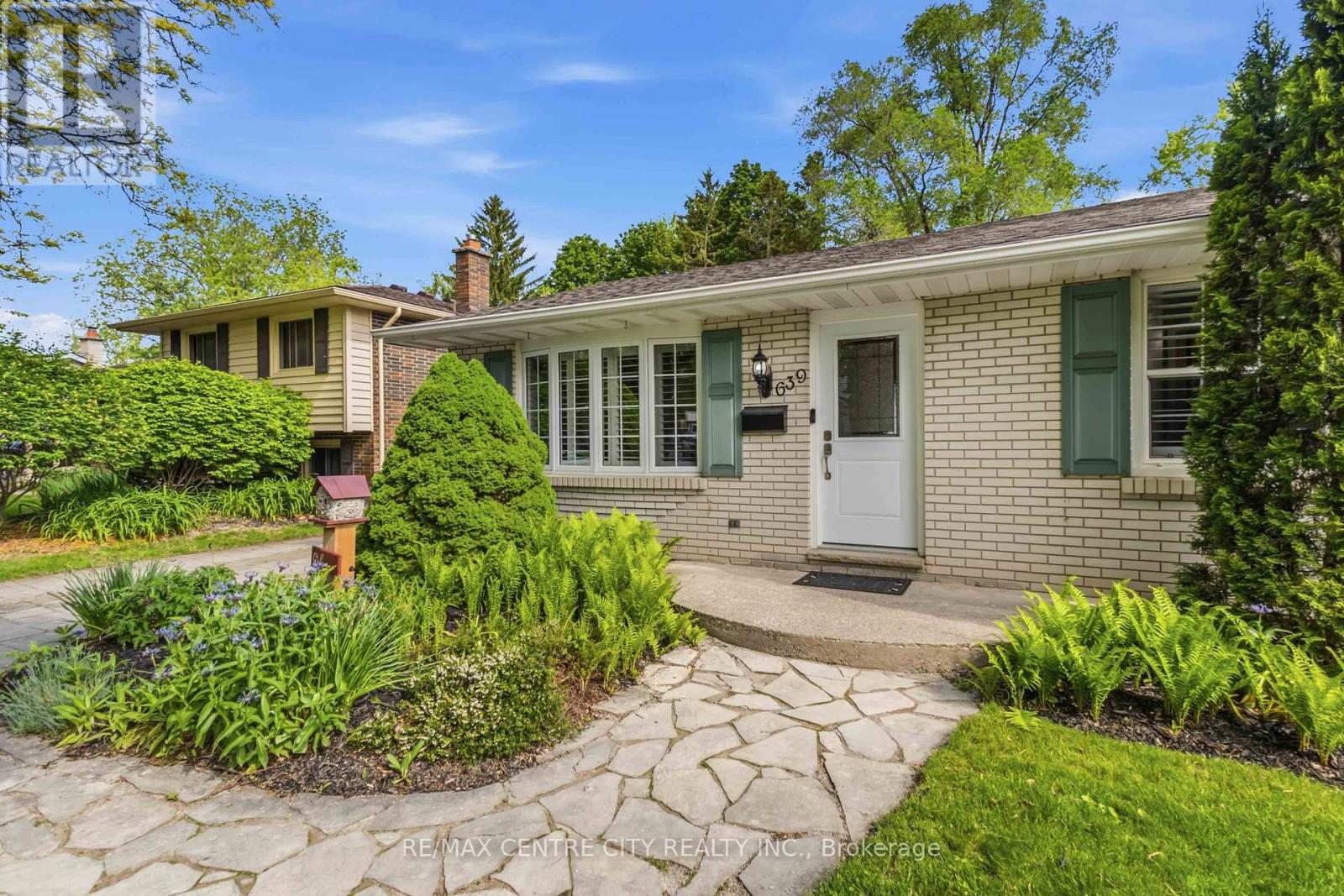 639 Dunboyne Crescent Property Photo 4