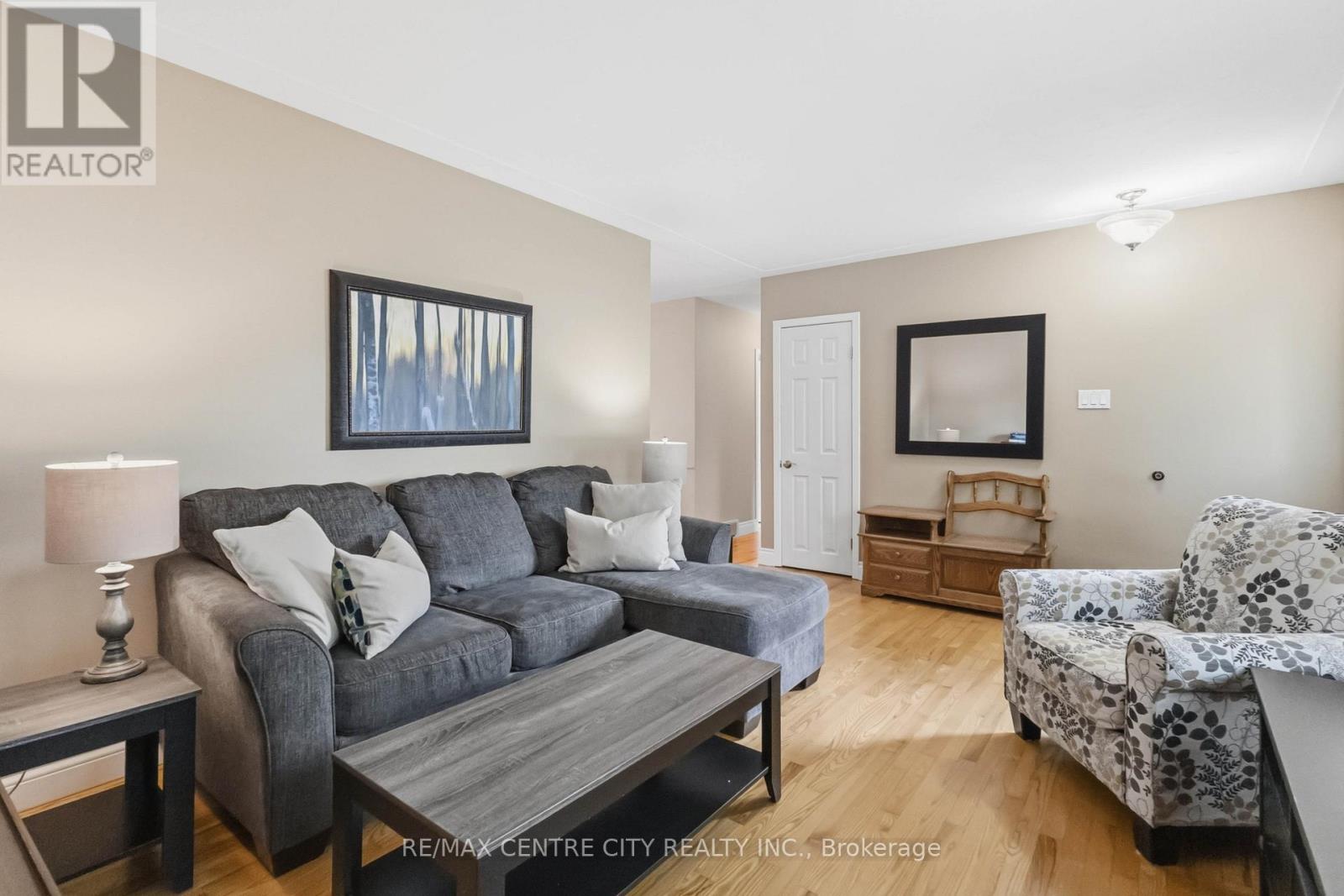 639 Dunboyne Crescent Property Photo 8