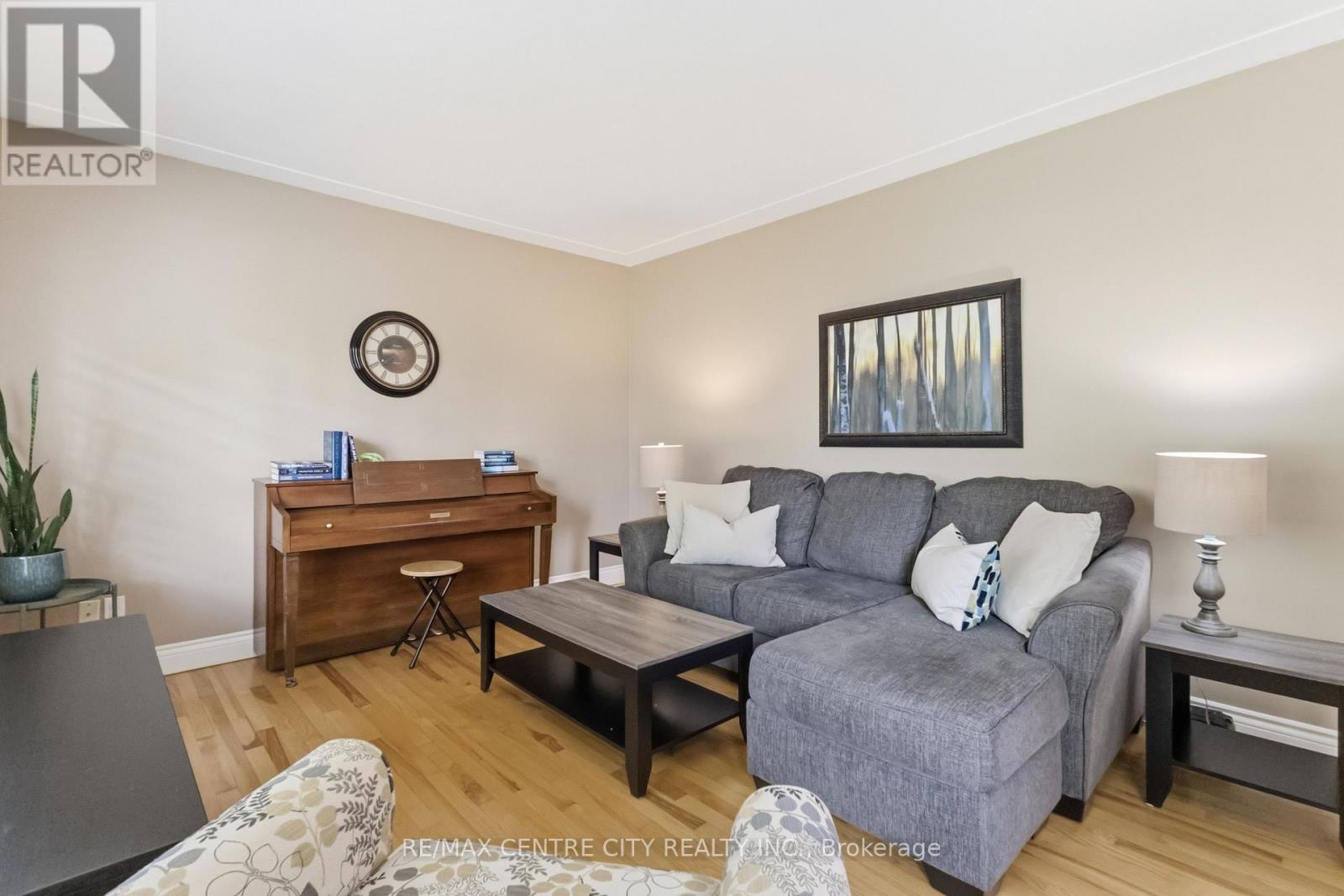 639 Dunboyne Crescent Property Photo 11