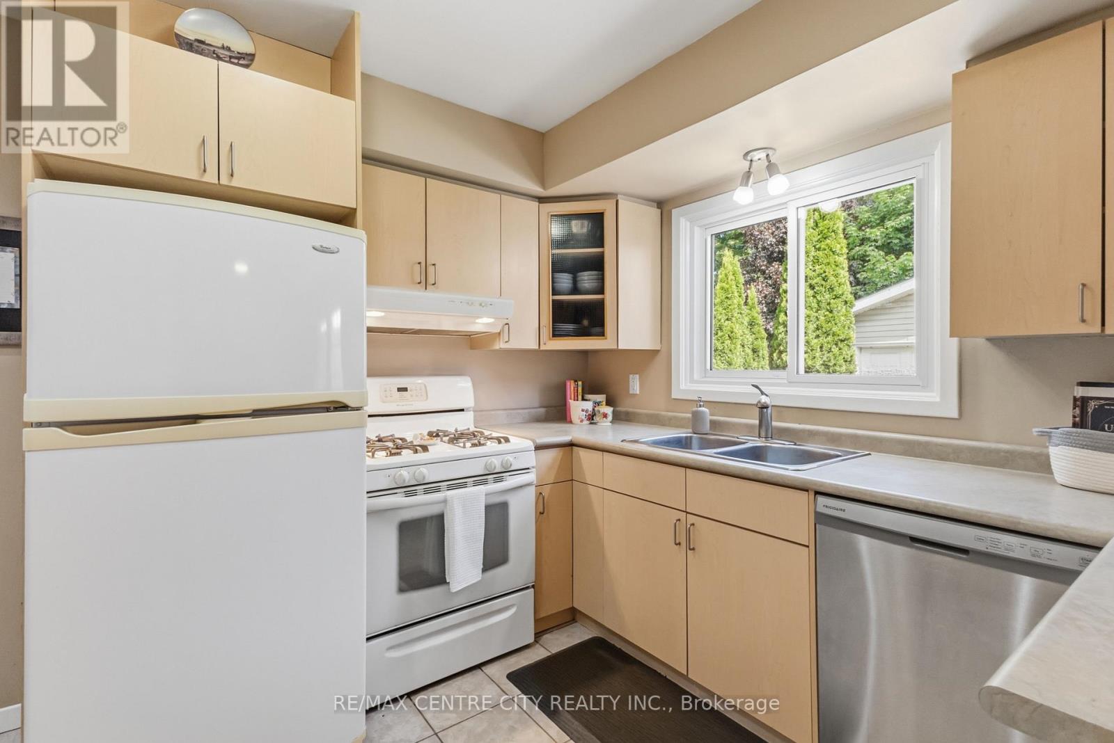 639 Dunboyne Crescent Property Photo 18