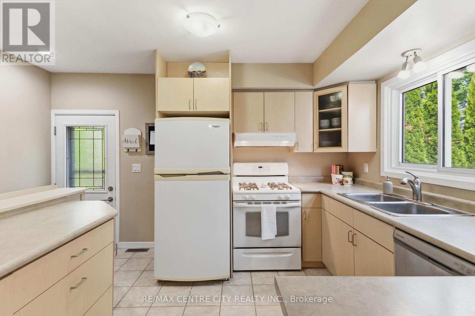 639 Dunboyne Crescent Property Photo 22