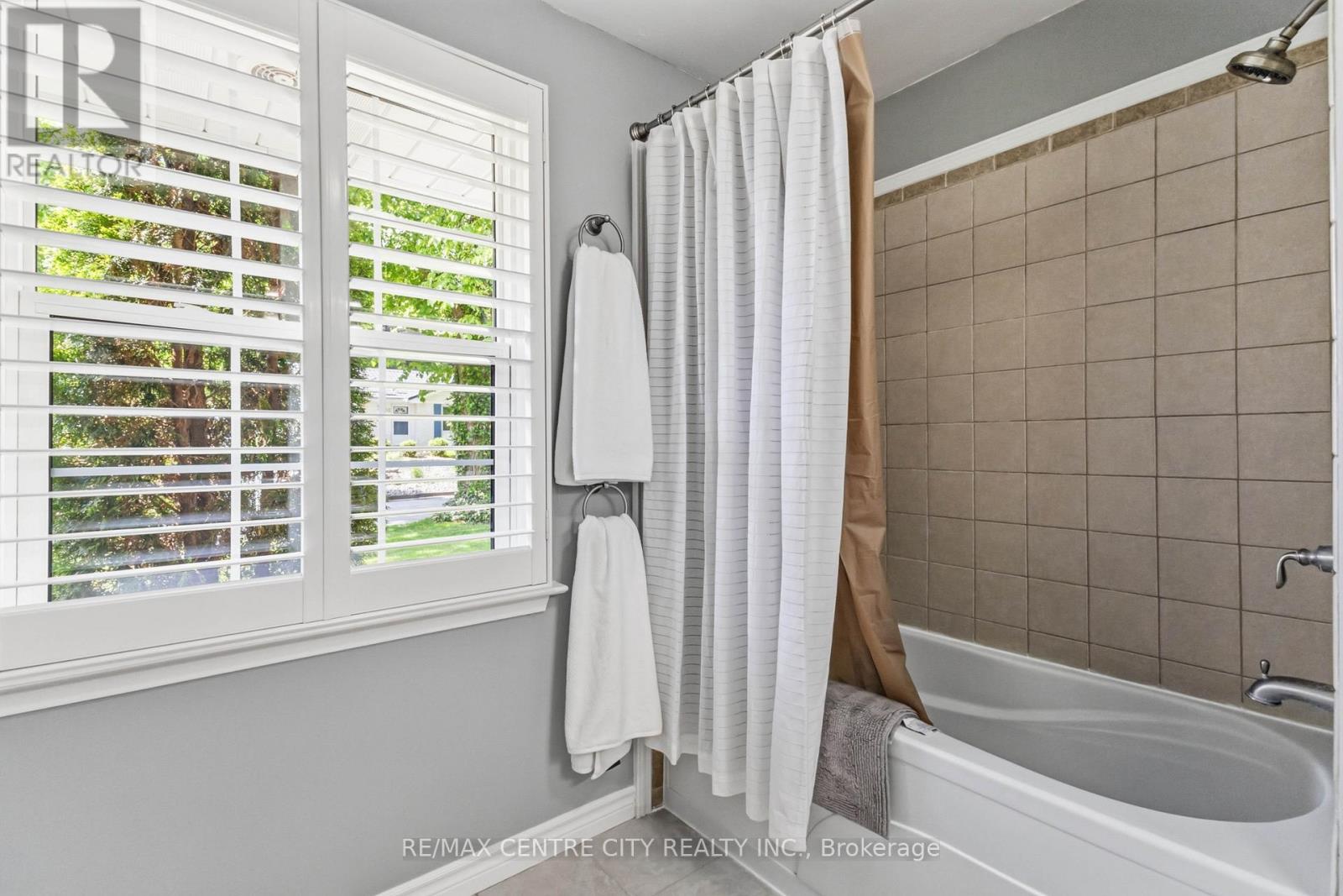 639 Dunboyne Crescent Property Photo 28