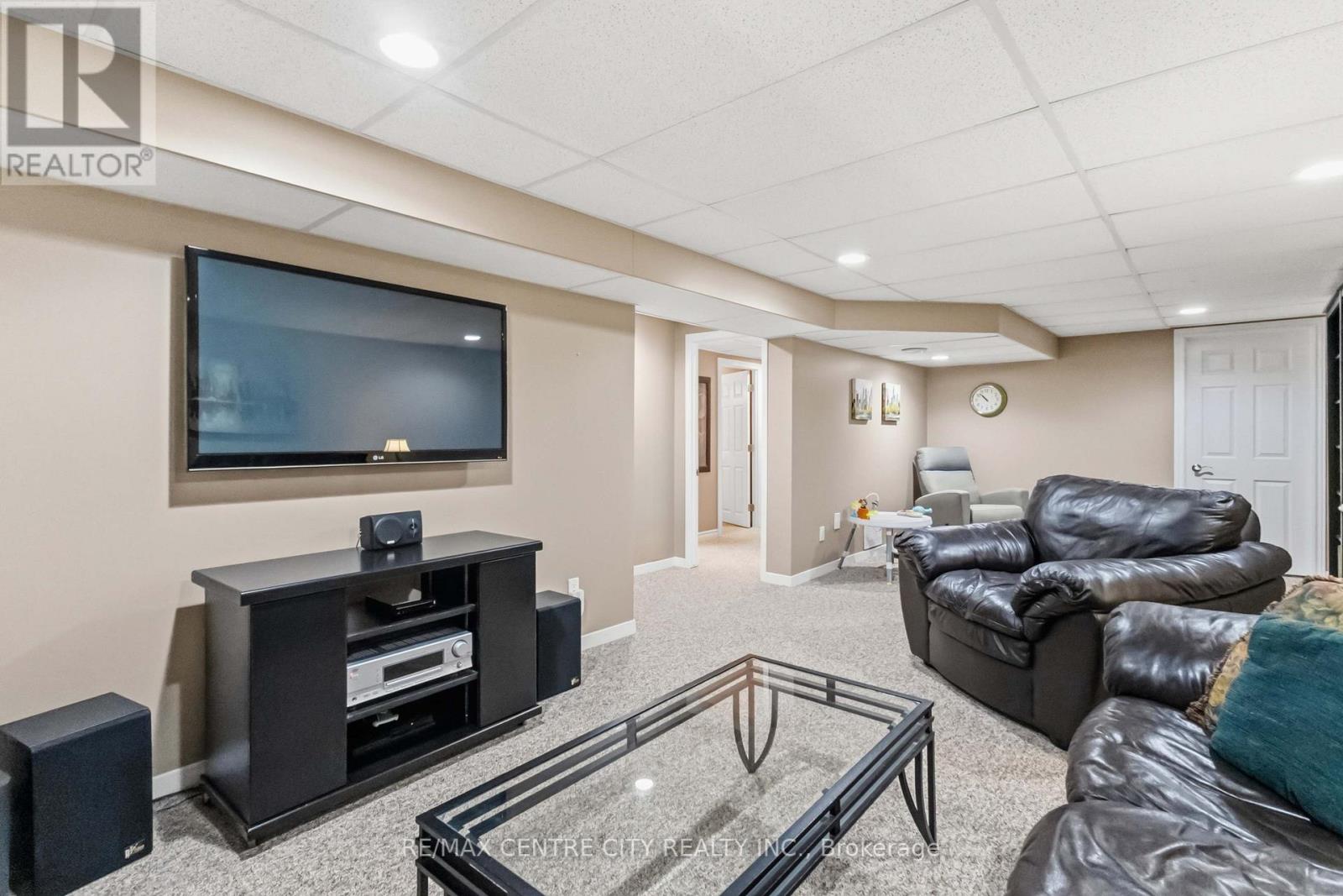 639 Dunboyne Crescent Property Photo 32