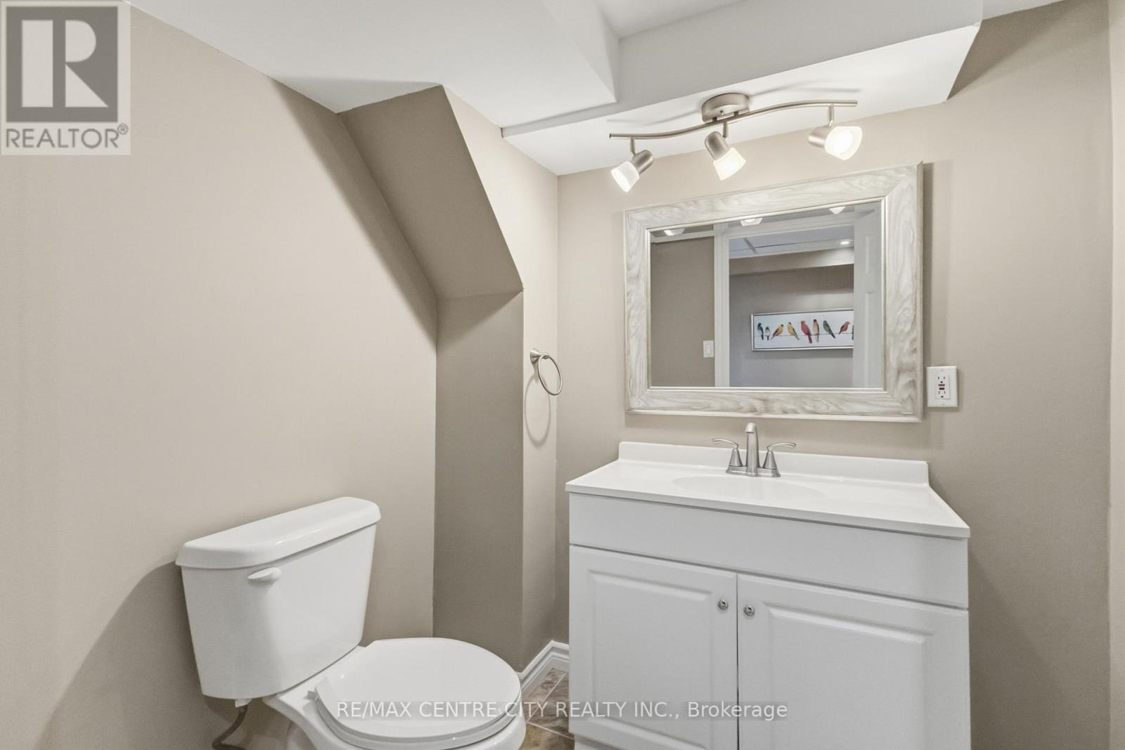 639 Dunboyne Crescent Property Photo 35