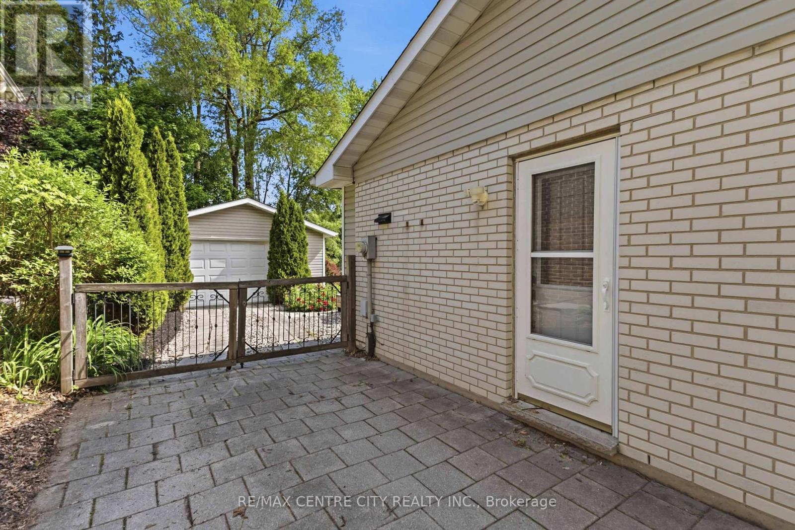 639 Dunboyne Crescent Property Photo 37
